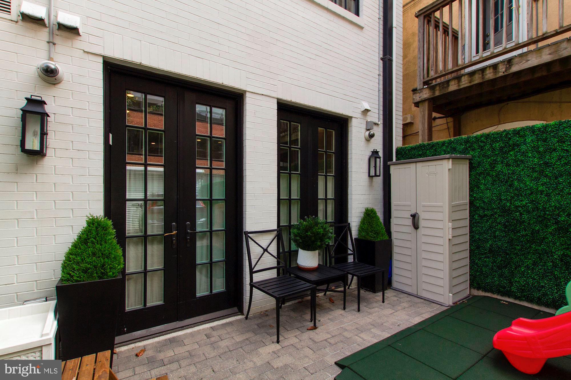 WEST END - Residential