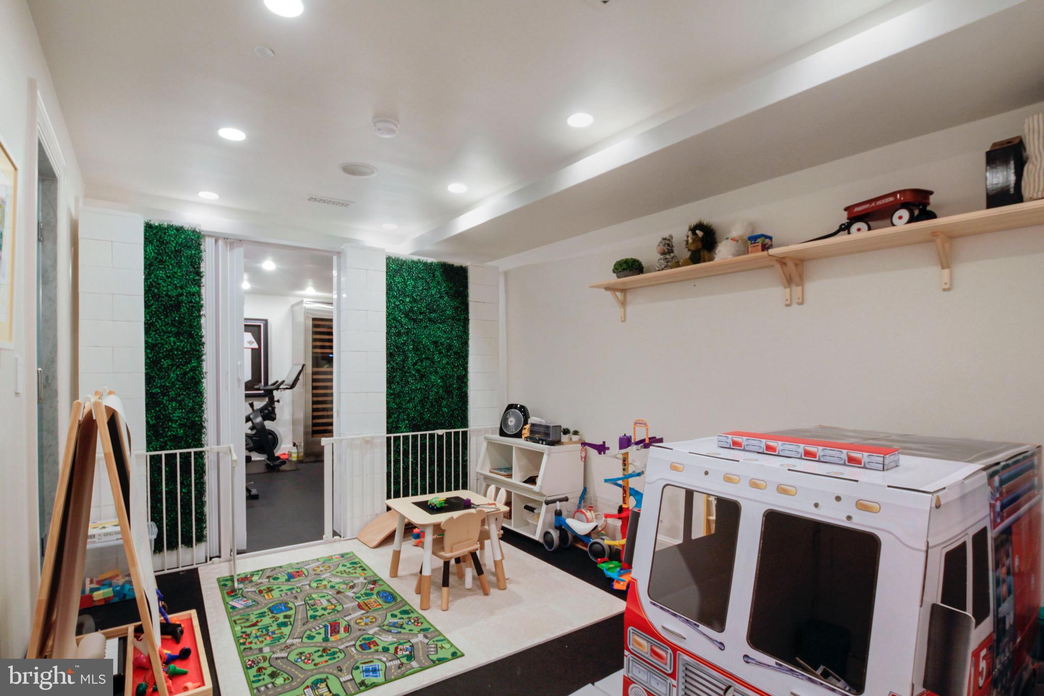 WEST END - Residential