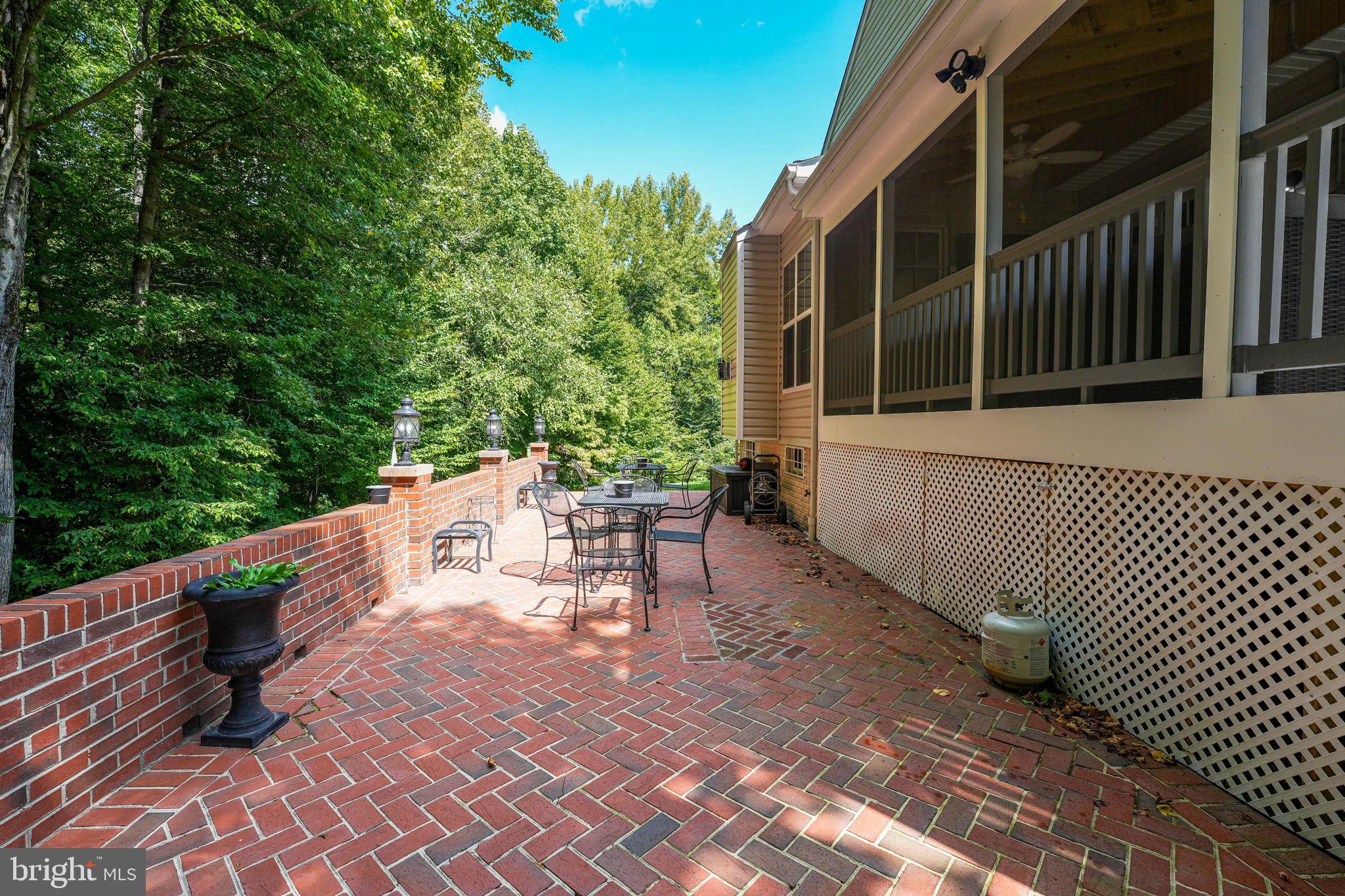 LINWOOD KNOLLS - Residential