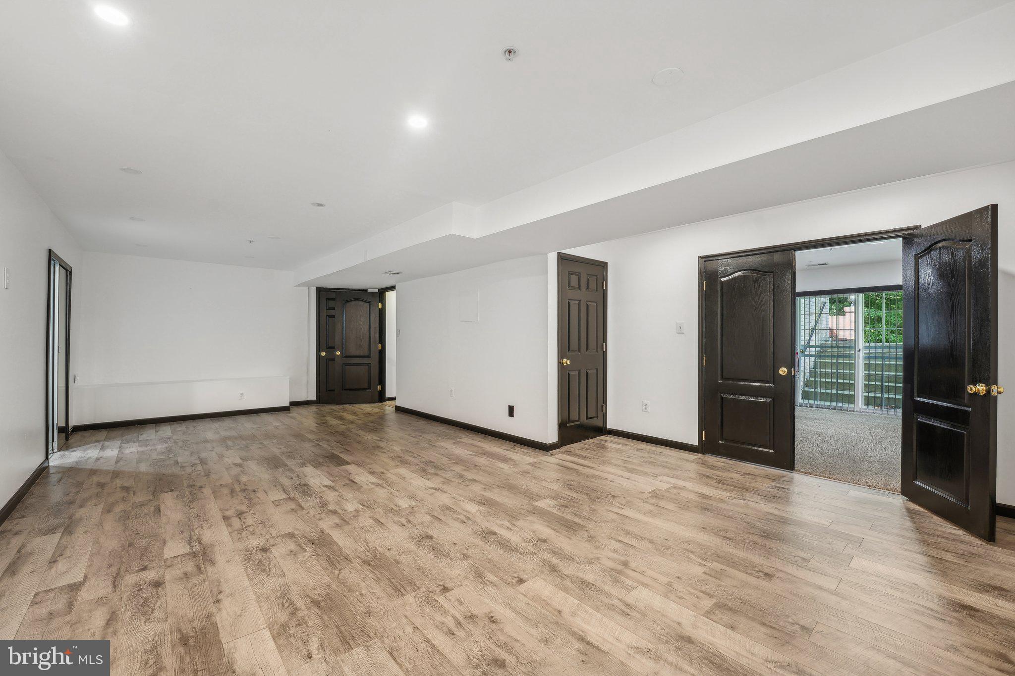 LINWOOD KNOLLS - Residential