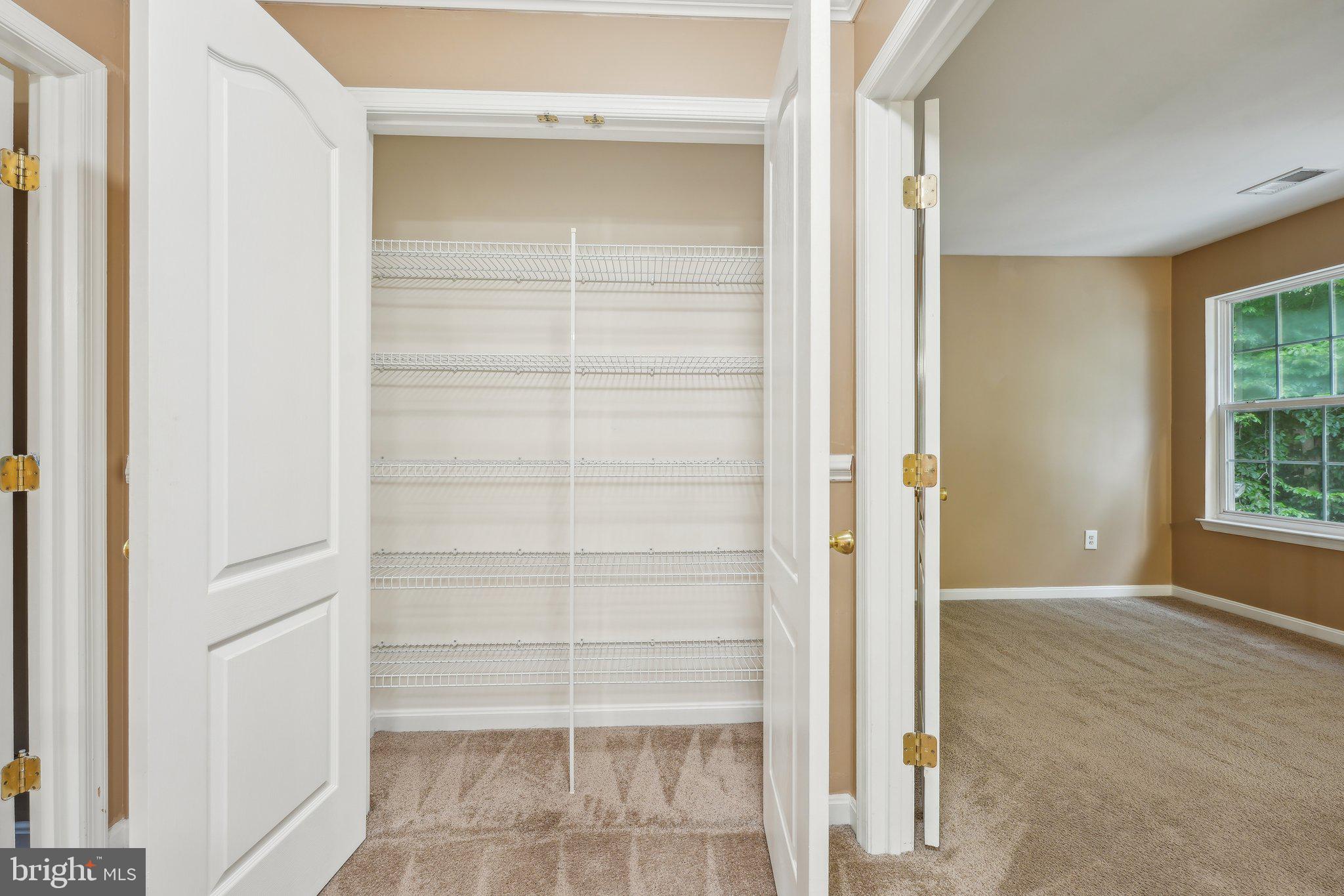 LINWOOD KNOLLS - Residential