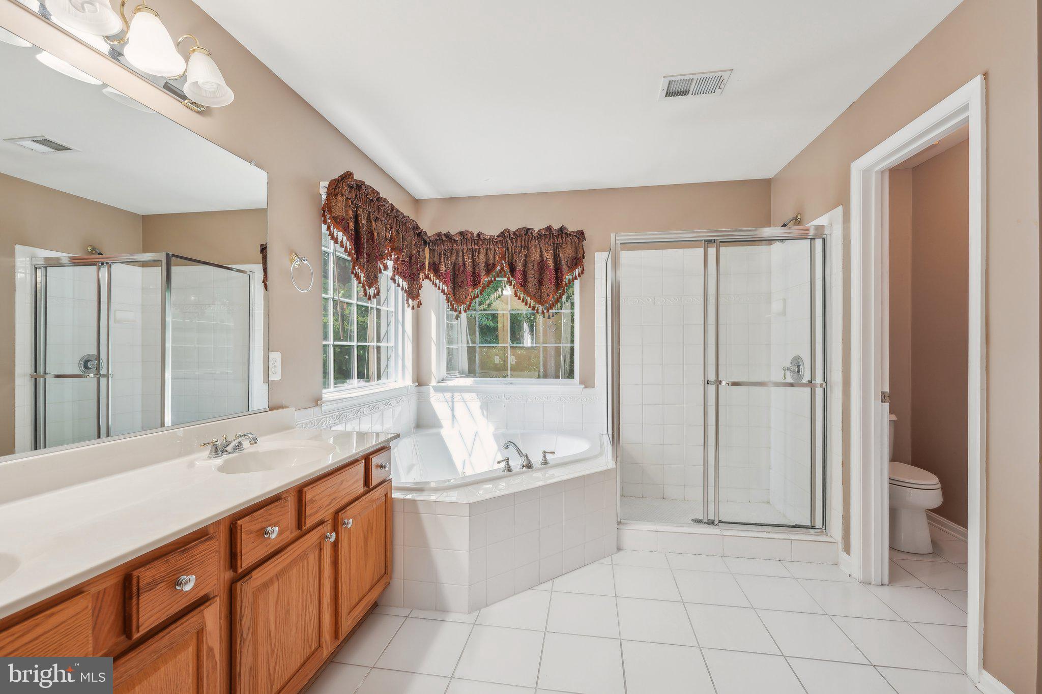 LINWOOD KNOLLS - Residential