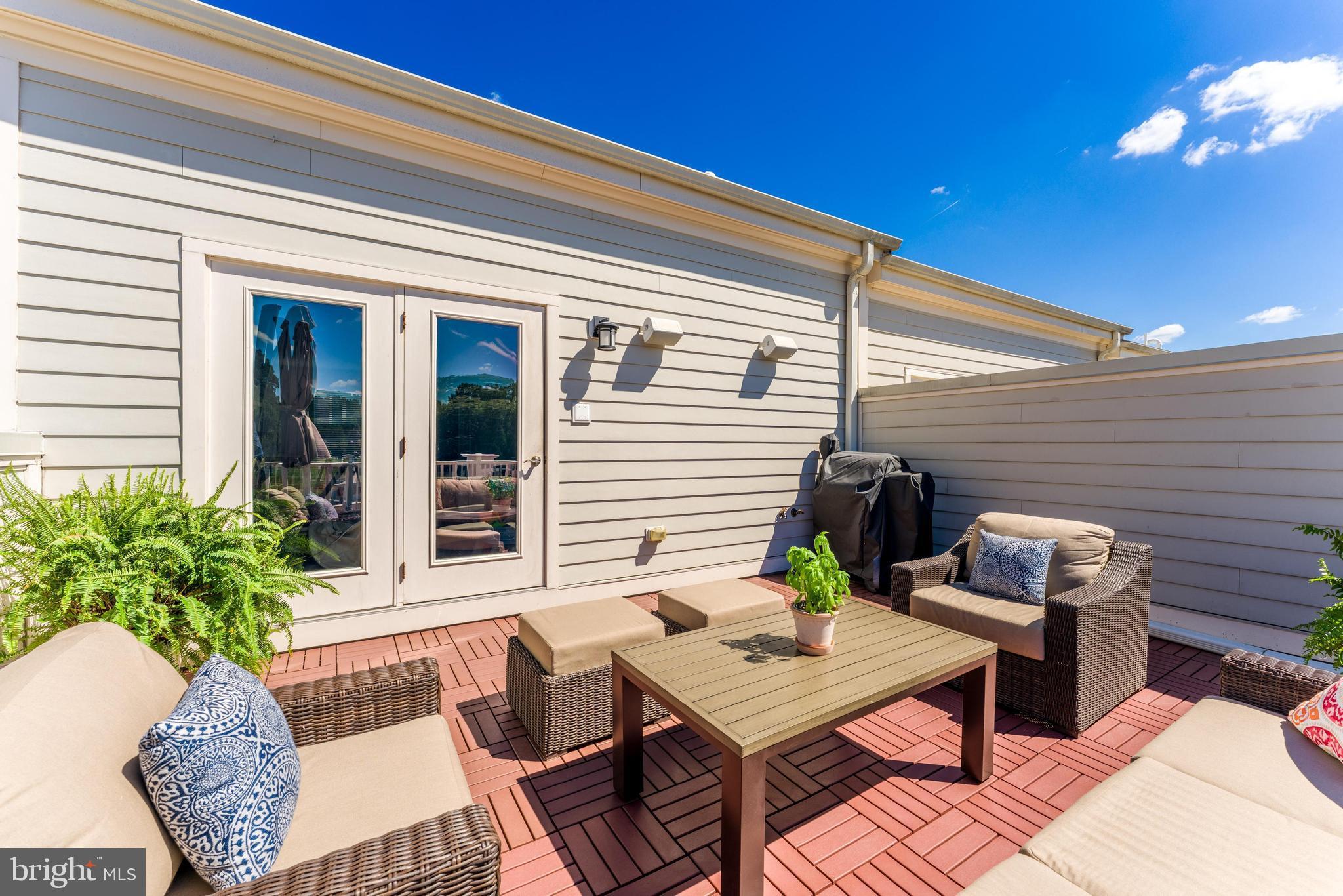 SUNRISE SQUARE - Residential