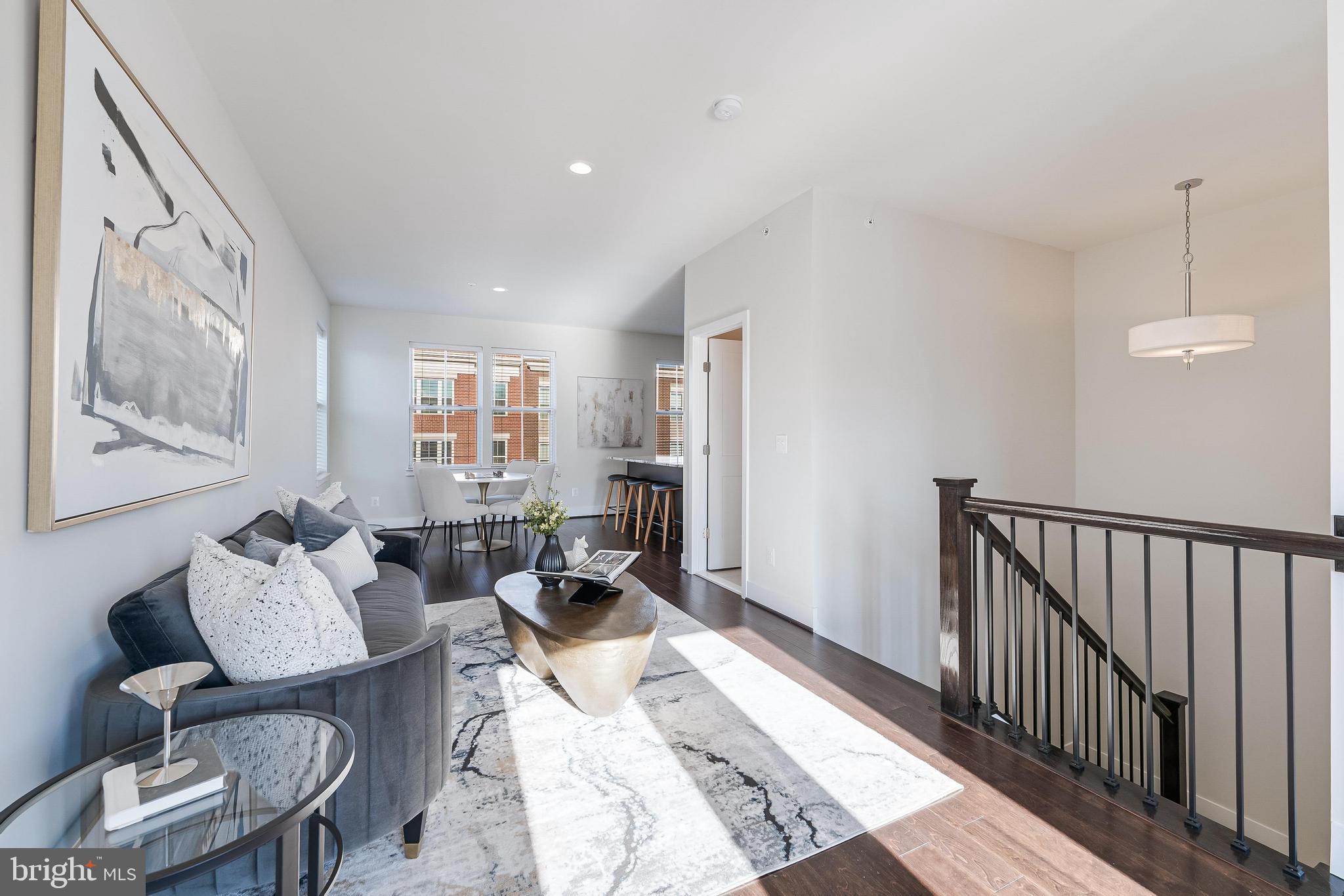 SUNRISE SQUARE - Residential