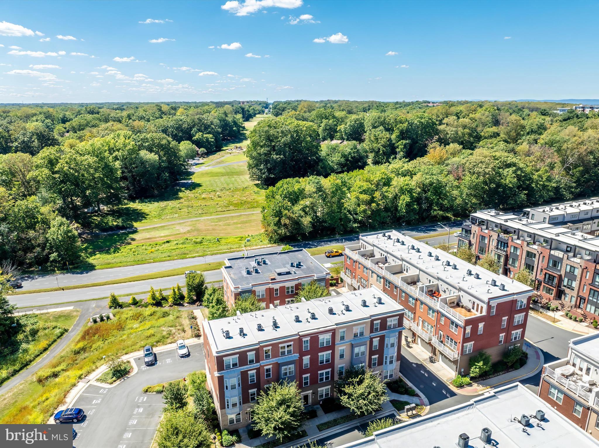 SUNRISE SQUARE - Residential