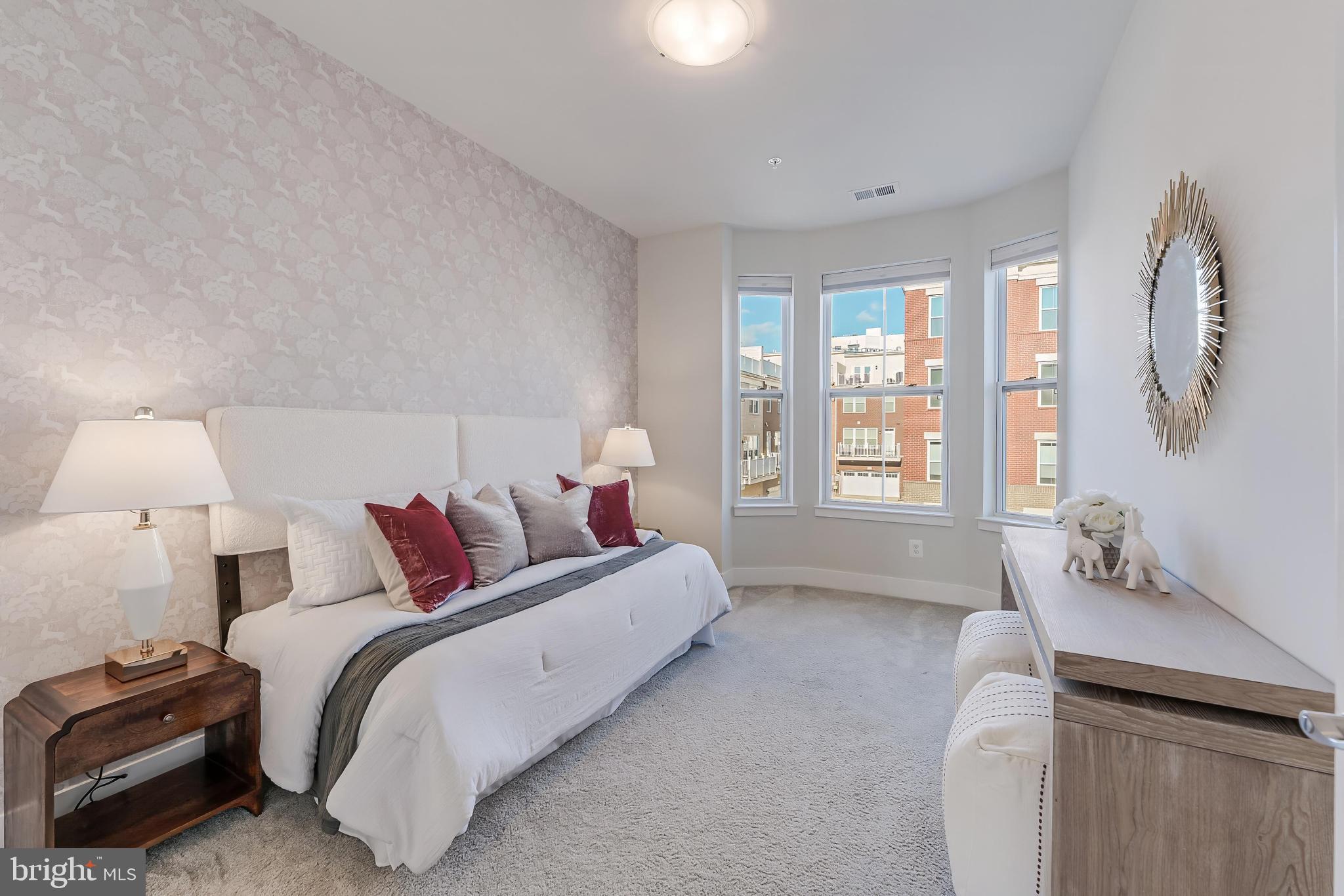 SUNRISE SQUARE - Residential