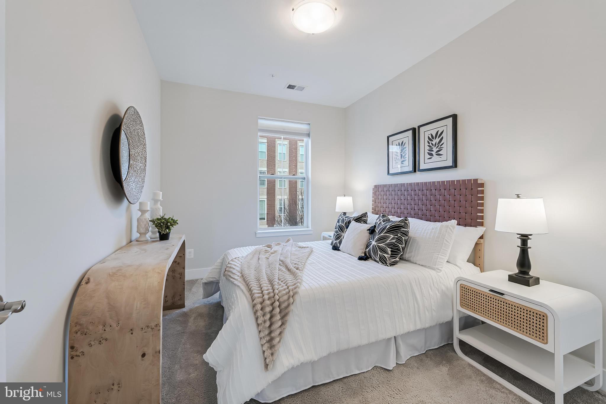 SUNRISE SQUARE - Residential