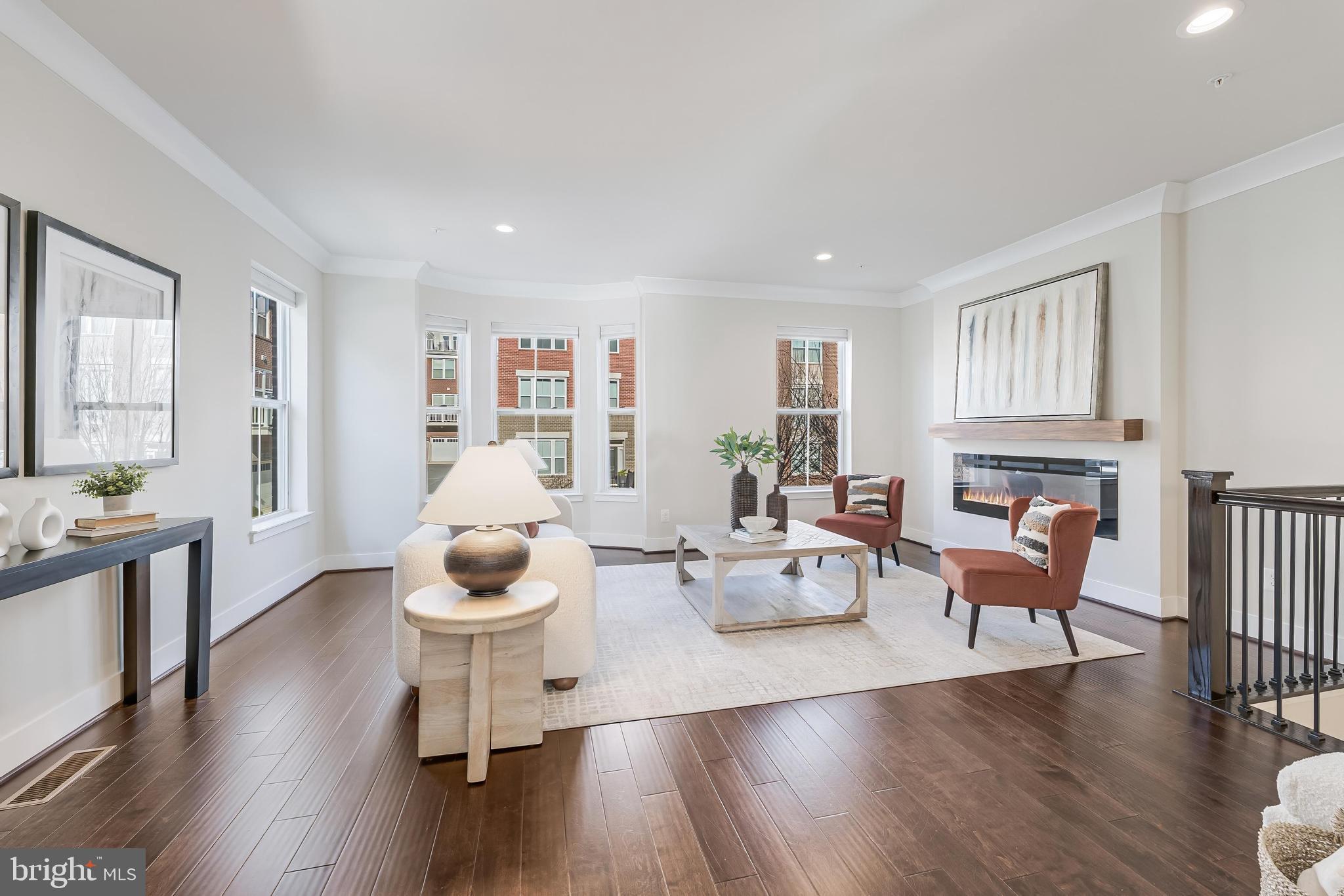 SUNRISE SQUARE - Residential