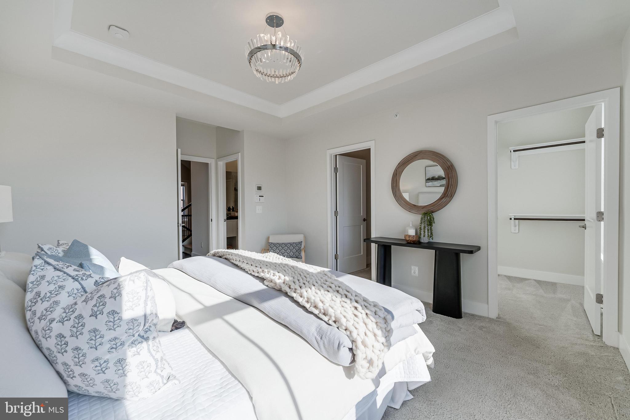 SUNRISE SQUARE - Residential