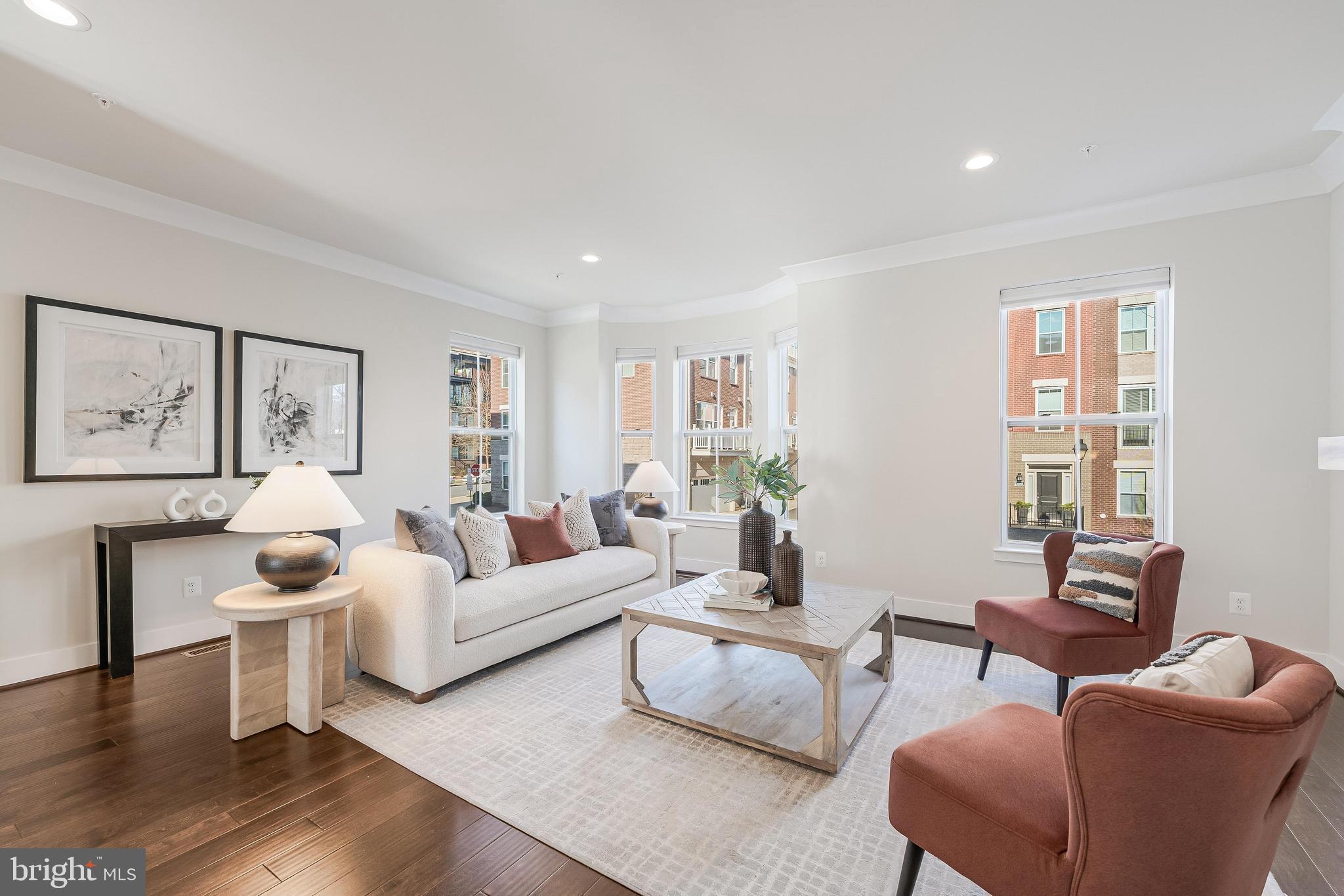 SUNRISE SQUARE - Residential