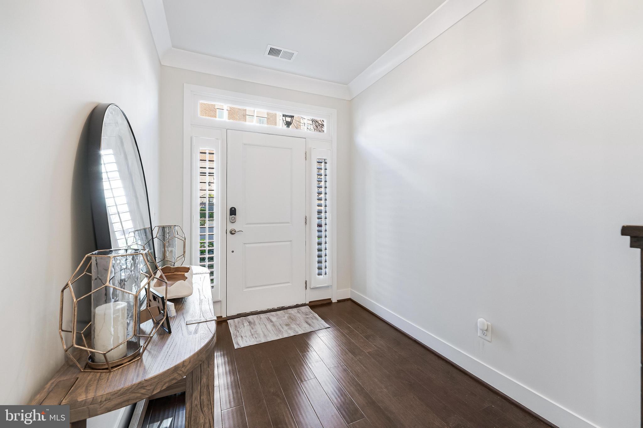 SUNRISE SQUARE - Residential