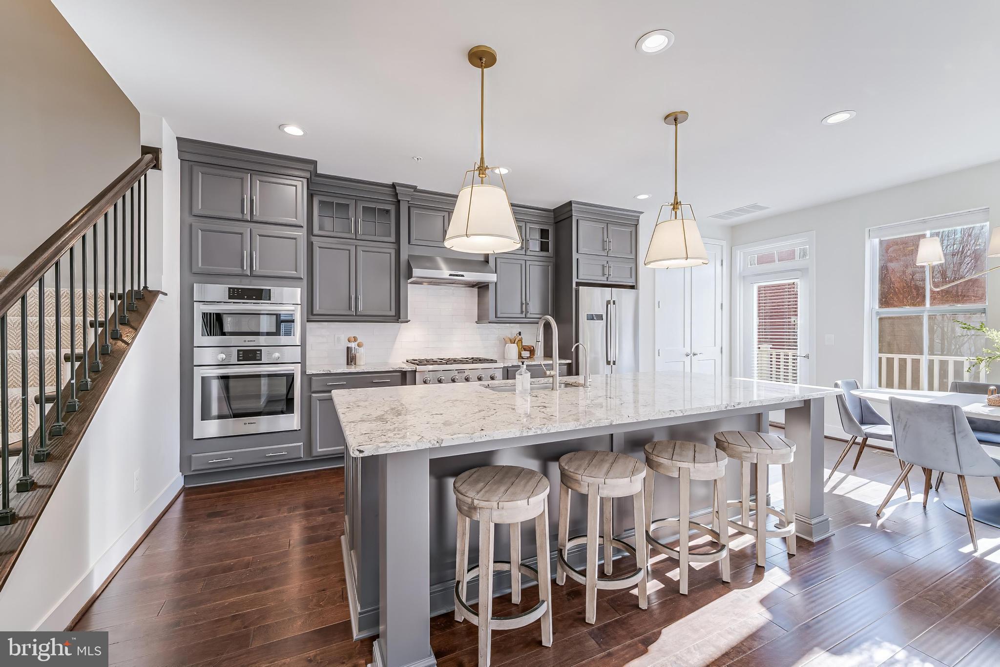 SUNRISE SQUARE - Residential