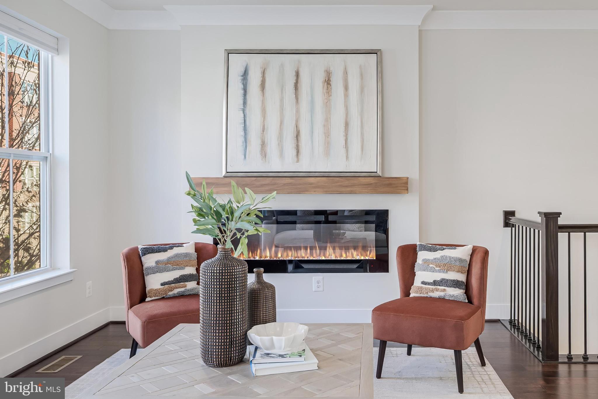 SUNRISE SQUARE - Residential