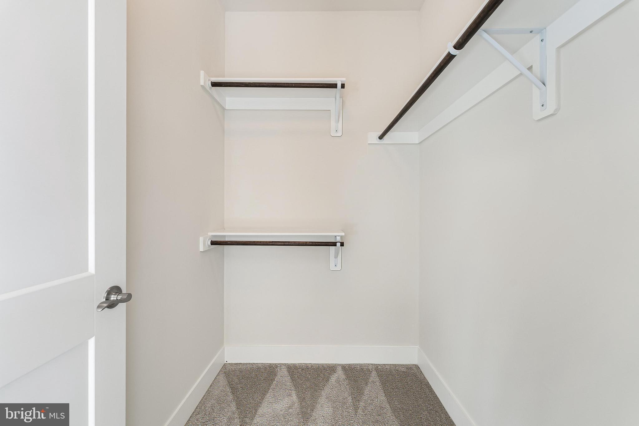 SUNRISE SQUARE - Residential