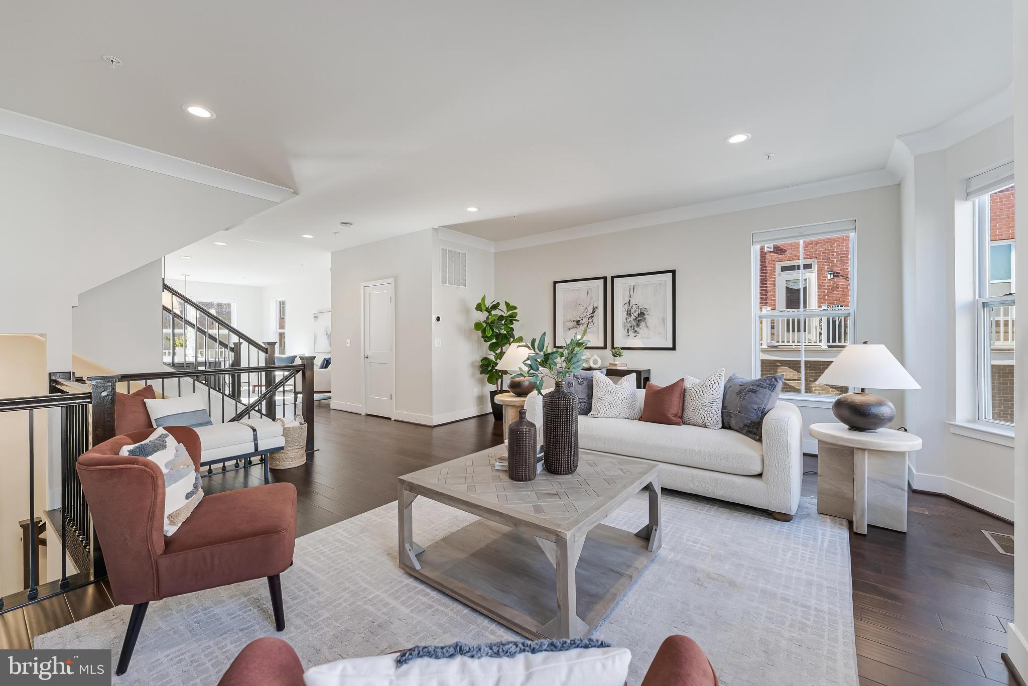 SUNRISE SQUARE - Residential