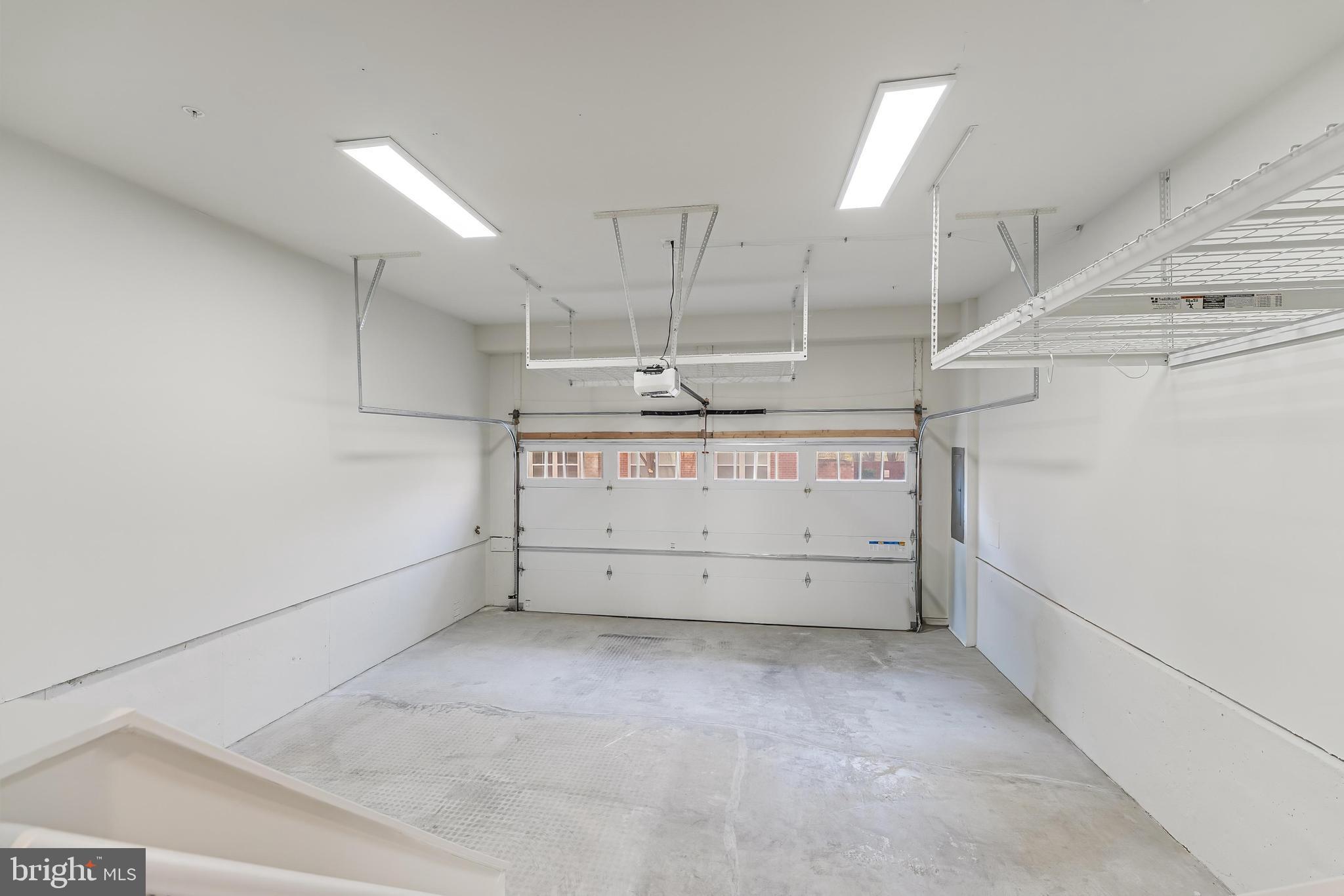 SUNRISE SQUARE - Residential