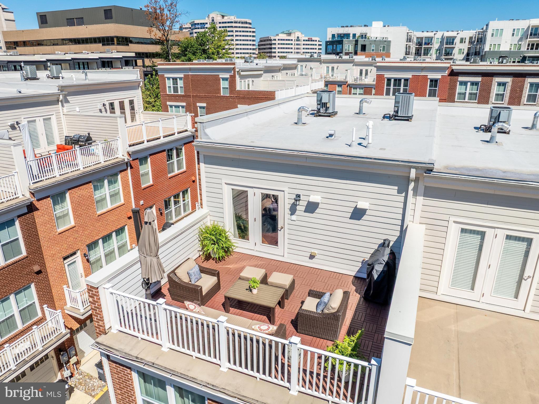 SUNRISE SQUARE - Residential