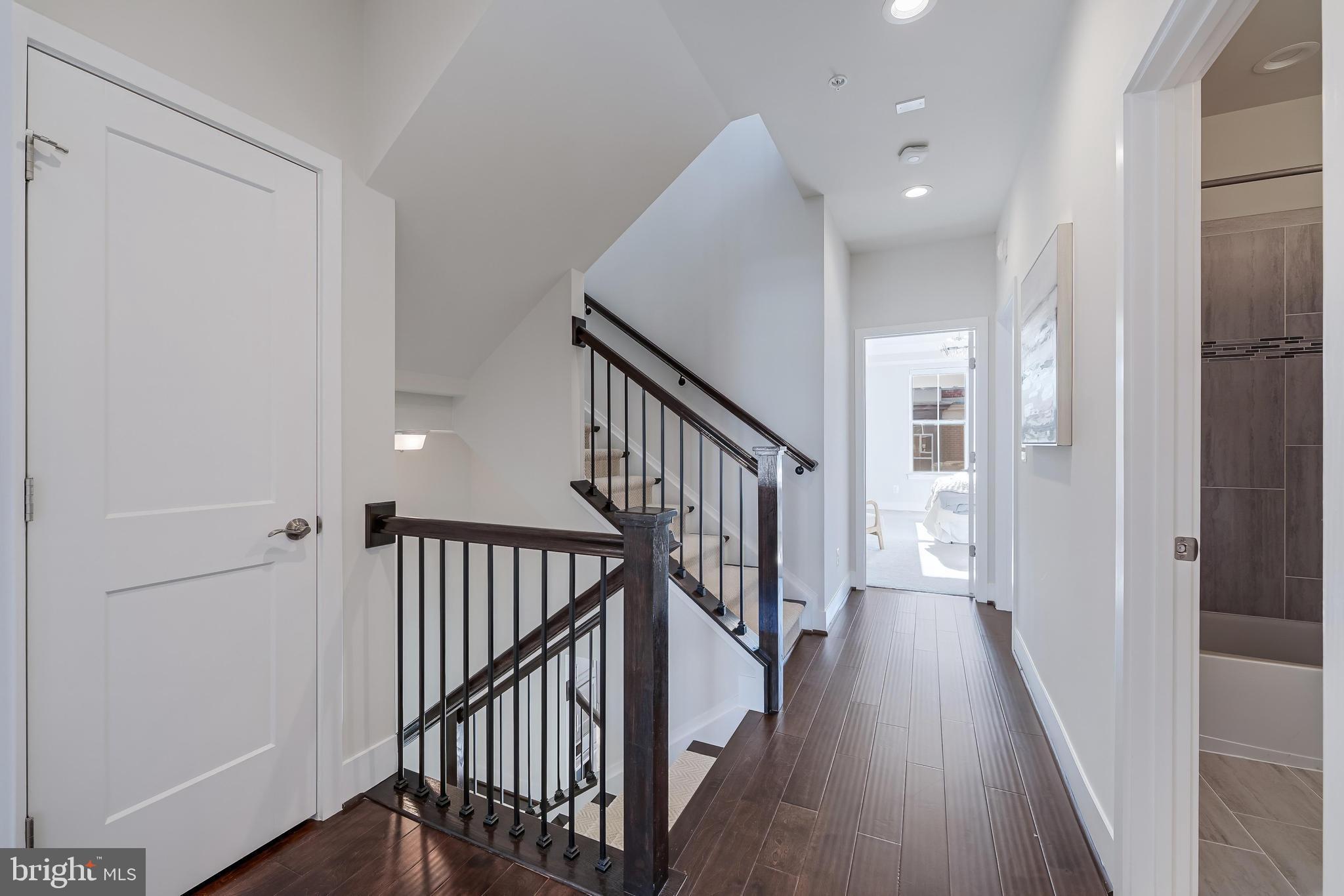 SUNRISE SQUARE - Residential