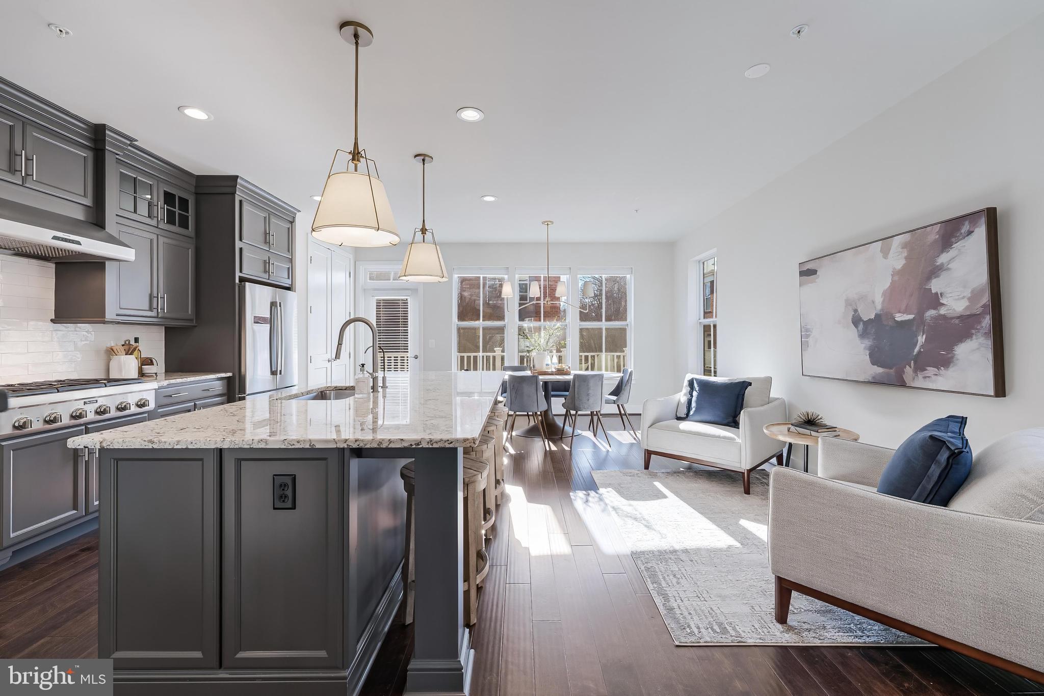 SUNRISE SQUARE - Residential