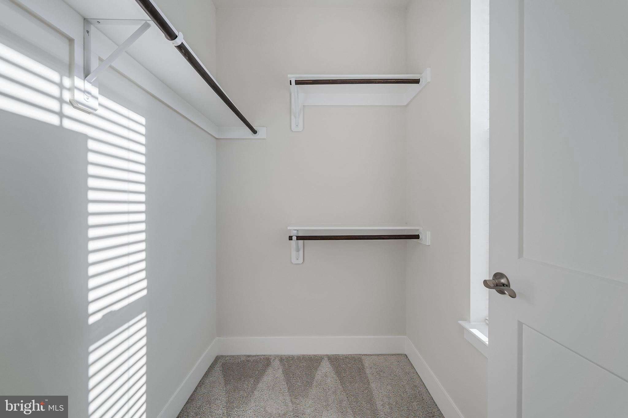 SUNRISE SQUARE - Residential