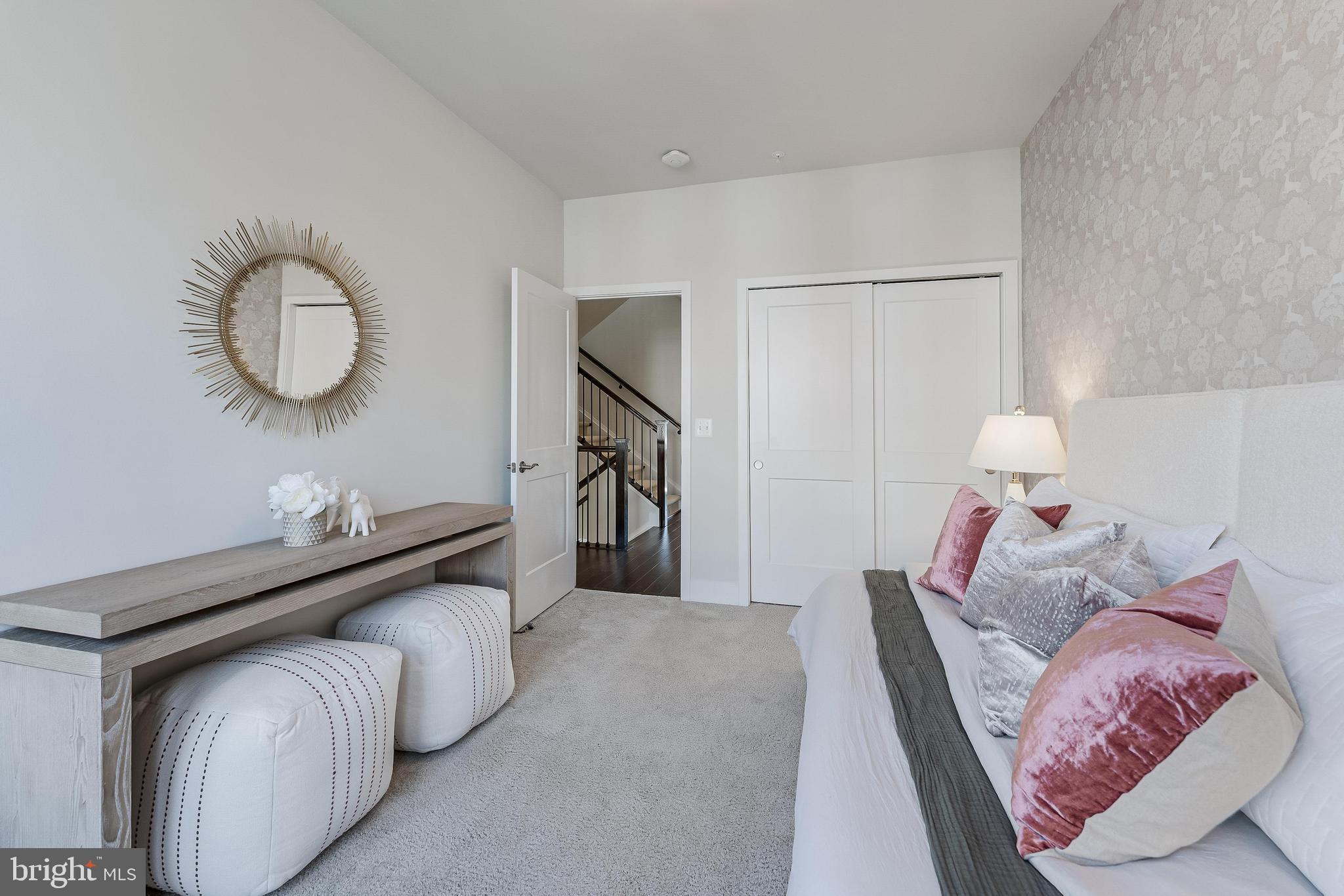 SUNRISE SQUARE - Residential