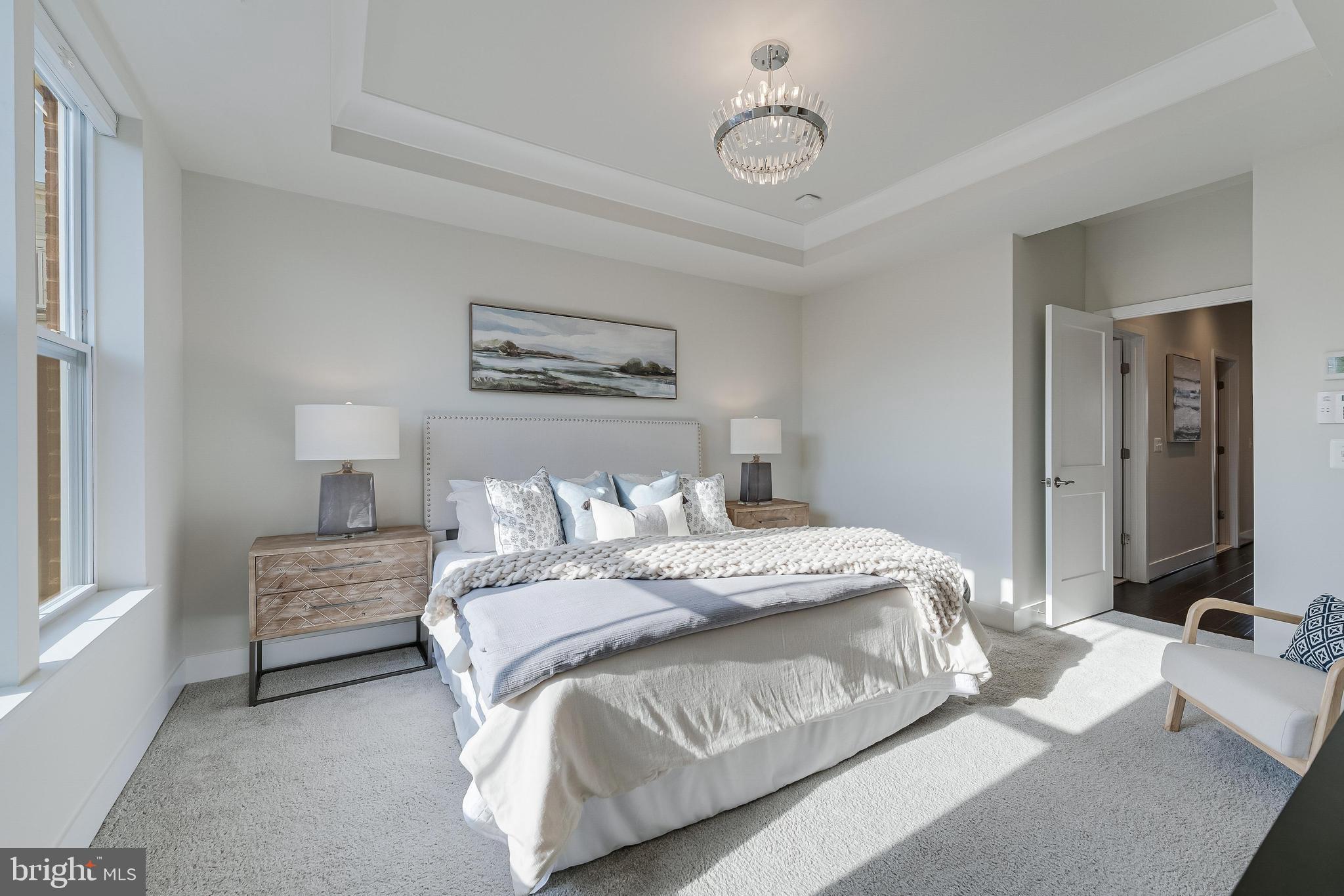 SUNRISE SQUARE - Residential