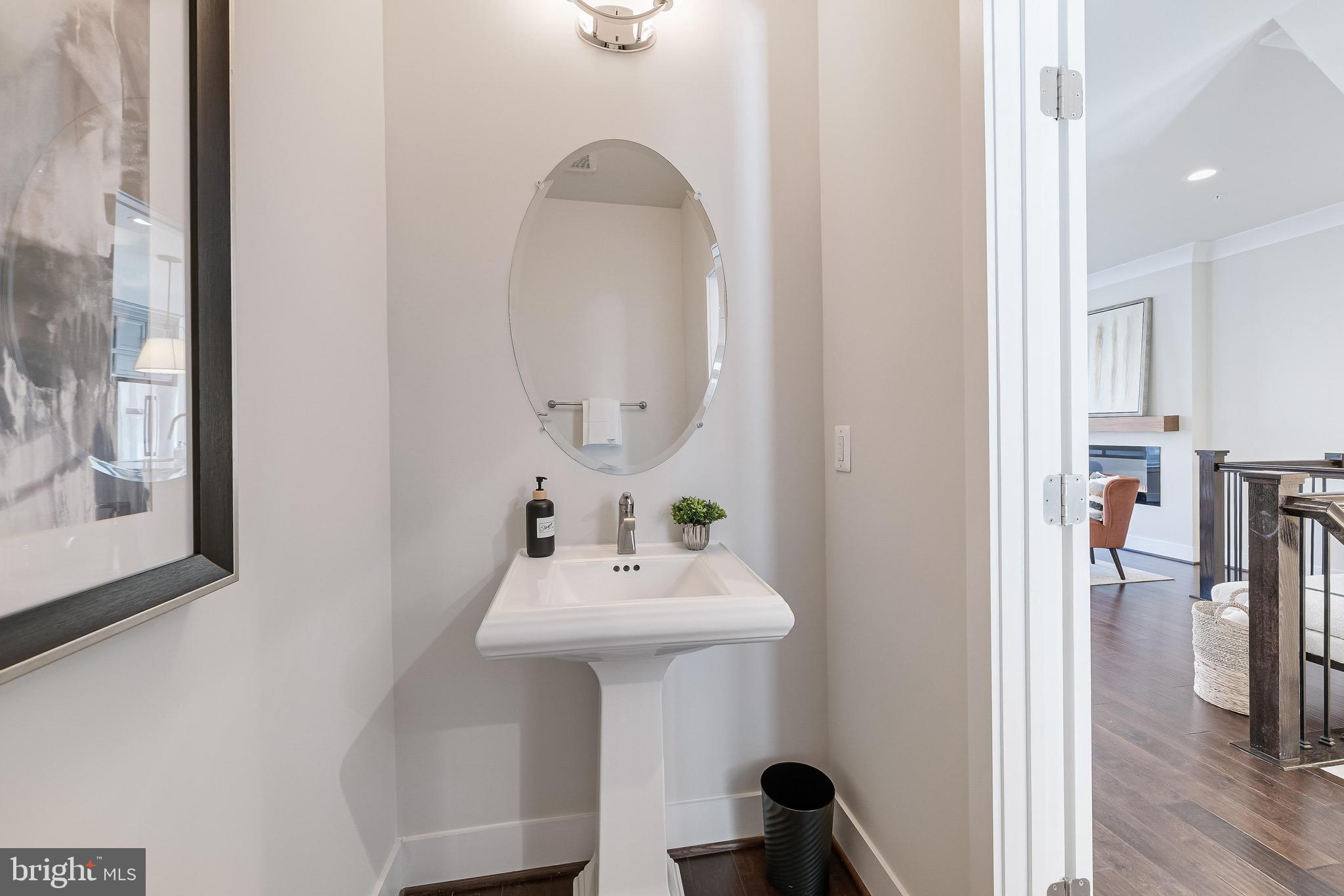 SUNRISE SQUARE - Residential