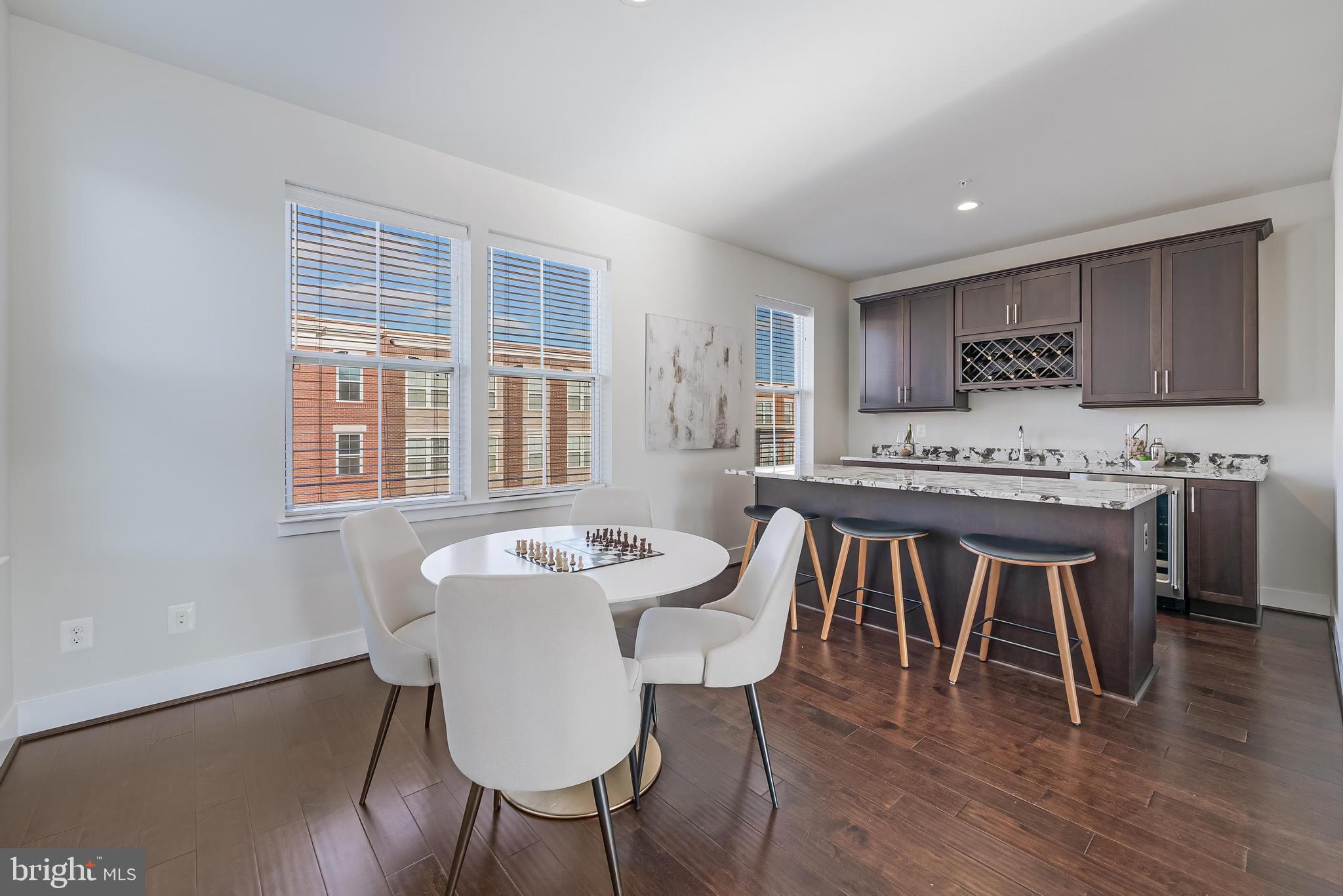 SUNRISE SQUARE - Residential