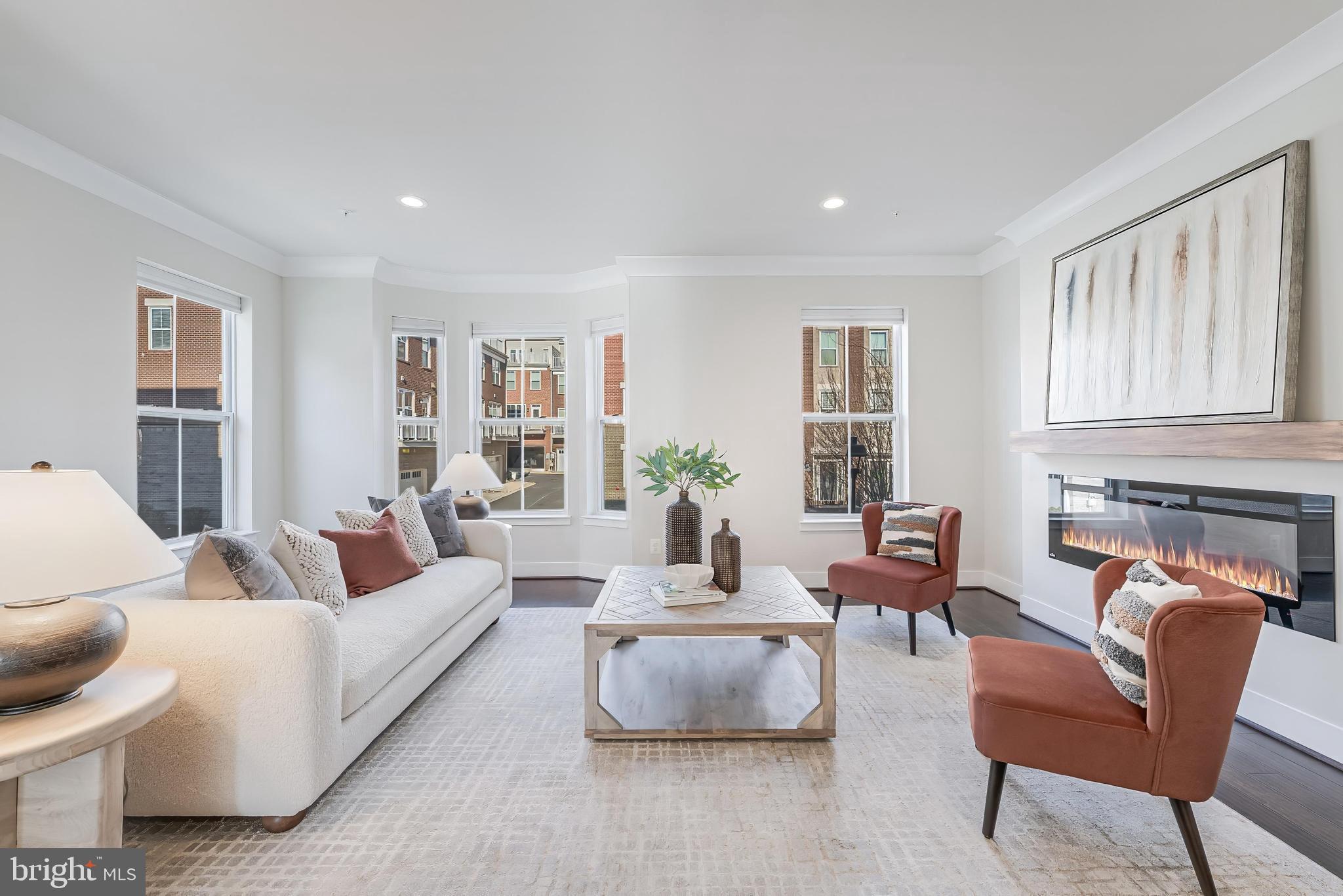 SUNRISE SQUARE - Residential