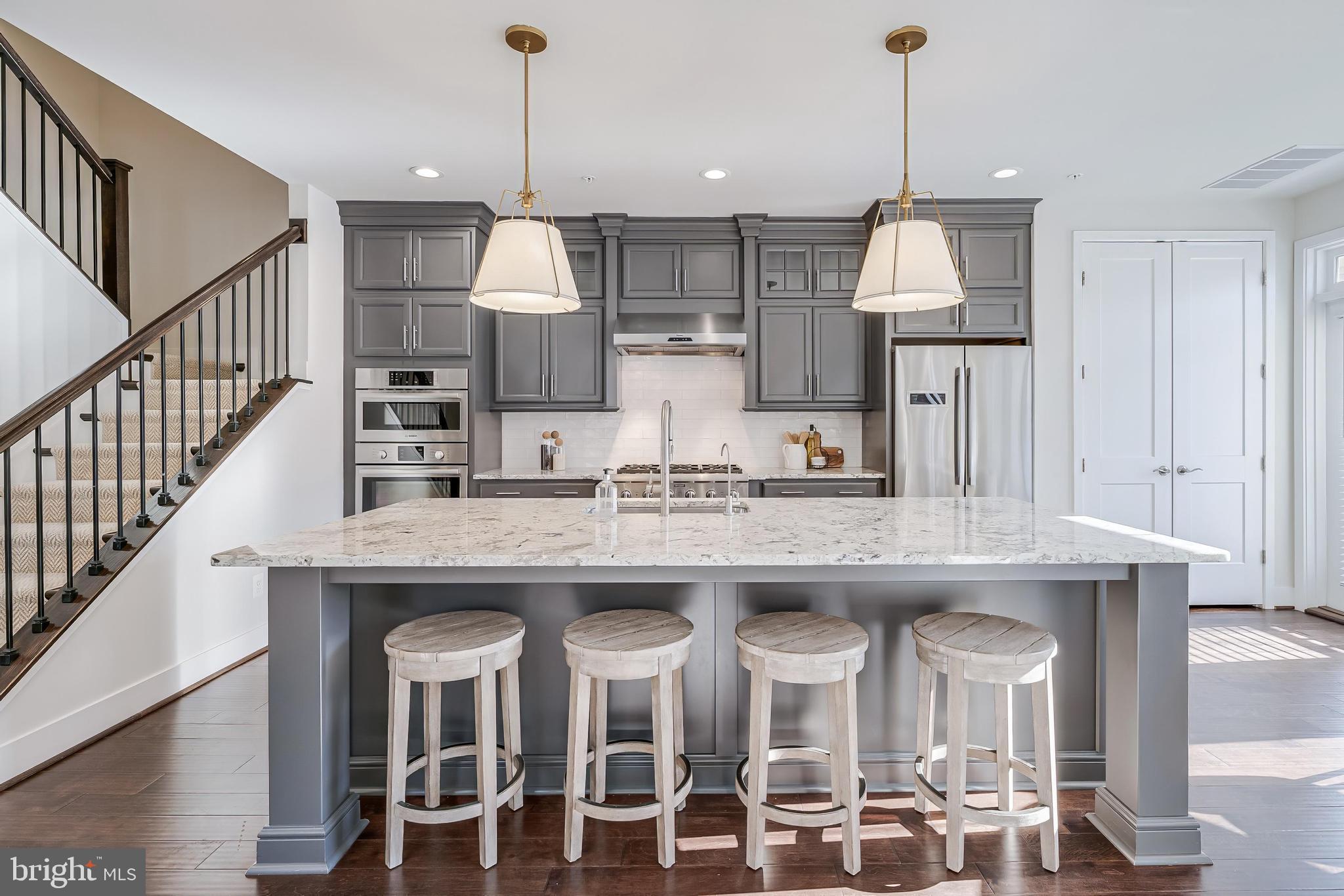 SUNRISE SQUARE - Residential