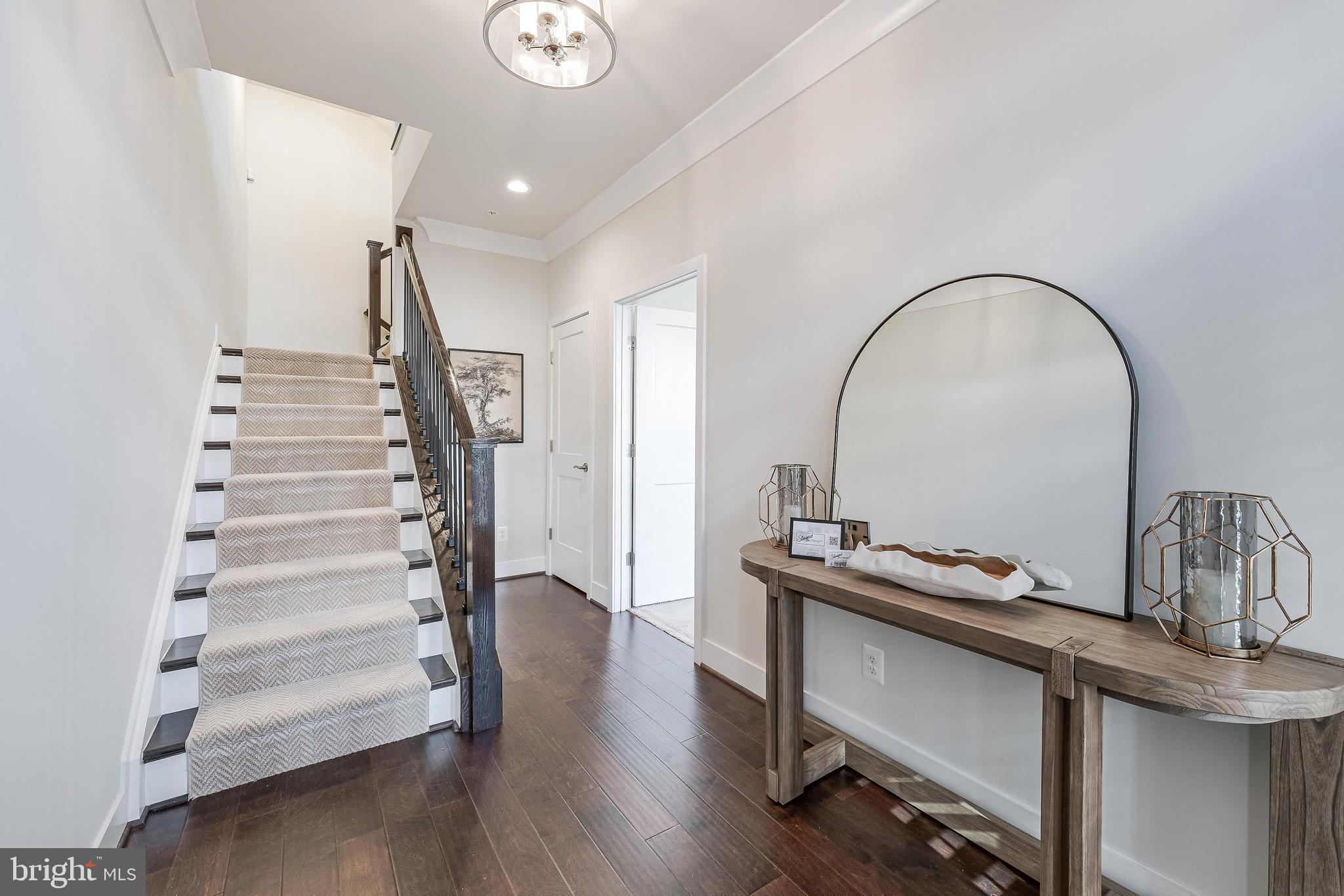 SUNRISE SQUARE - Residential