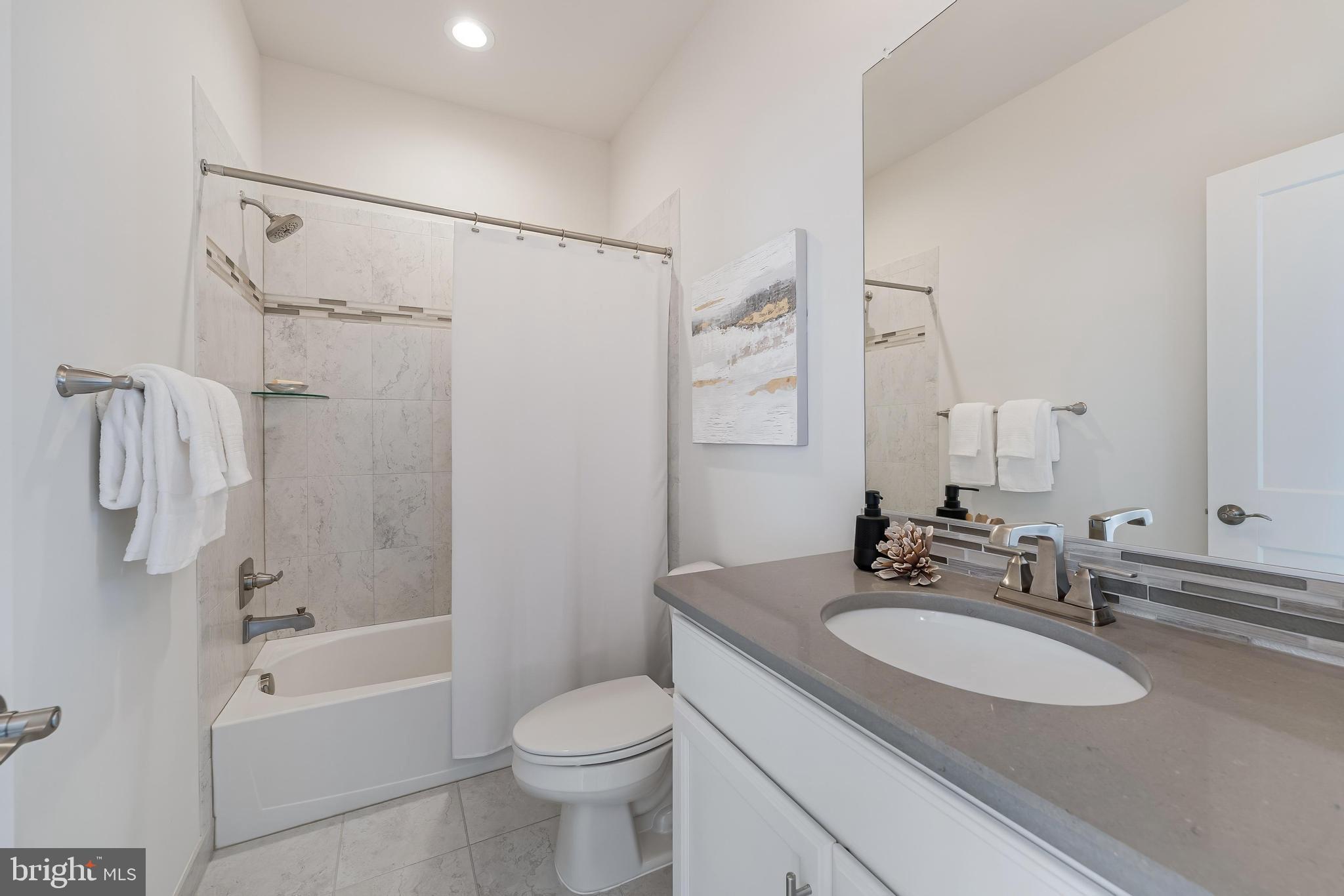 SUNRISE SQUARE - Residential