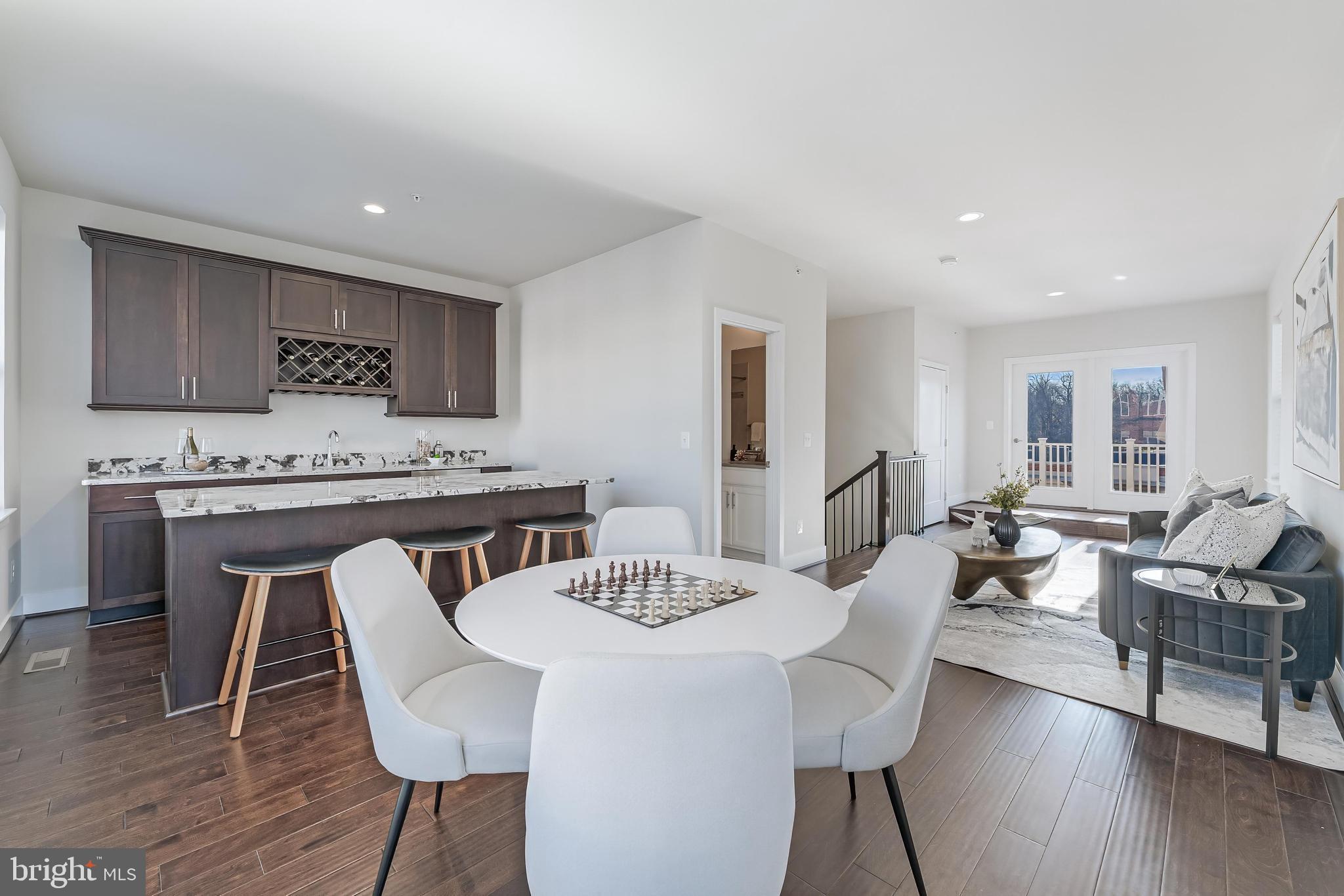 SUNRISE SQUARE - Residential