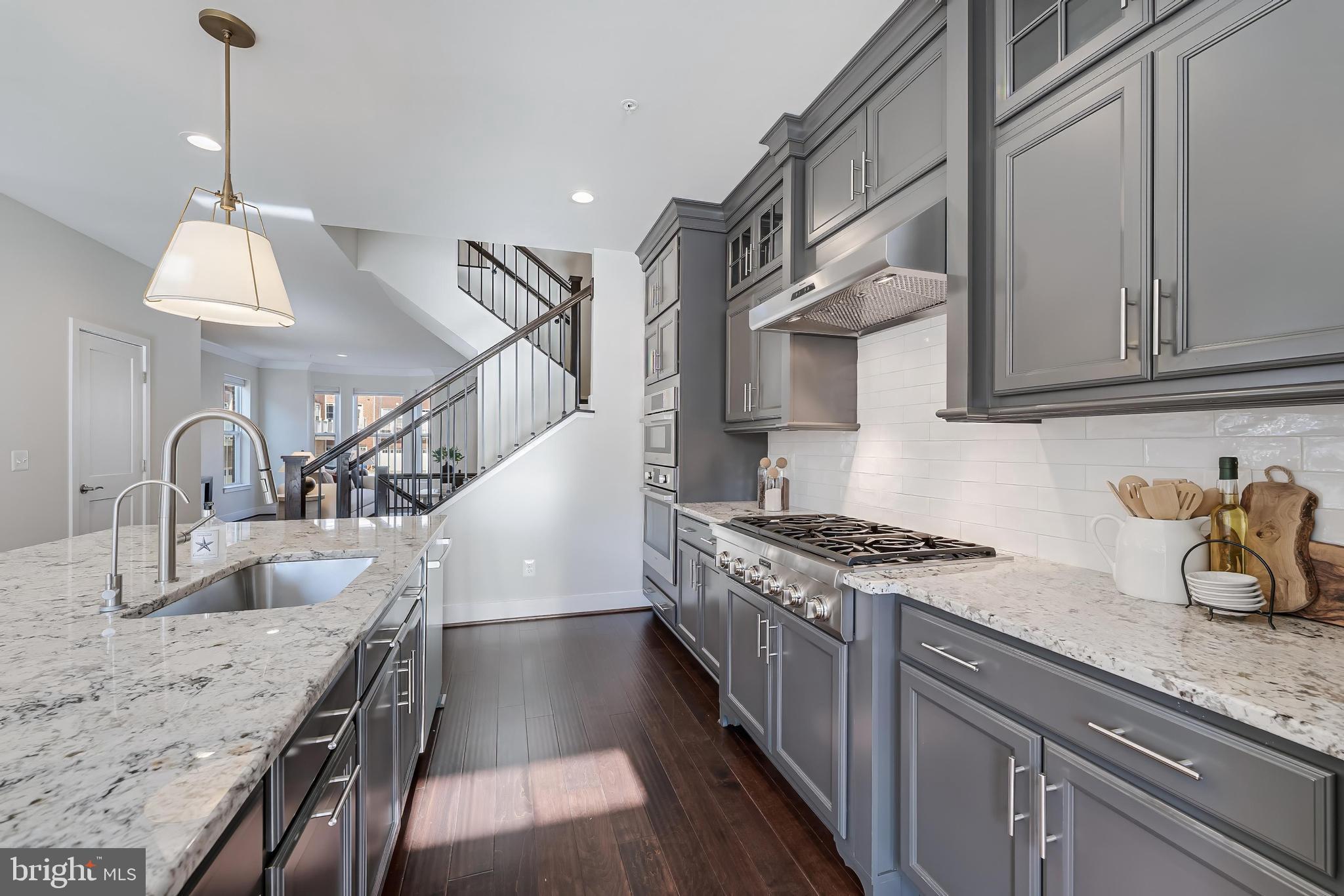 SUNRISE SQUARE - Residential