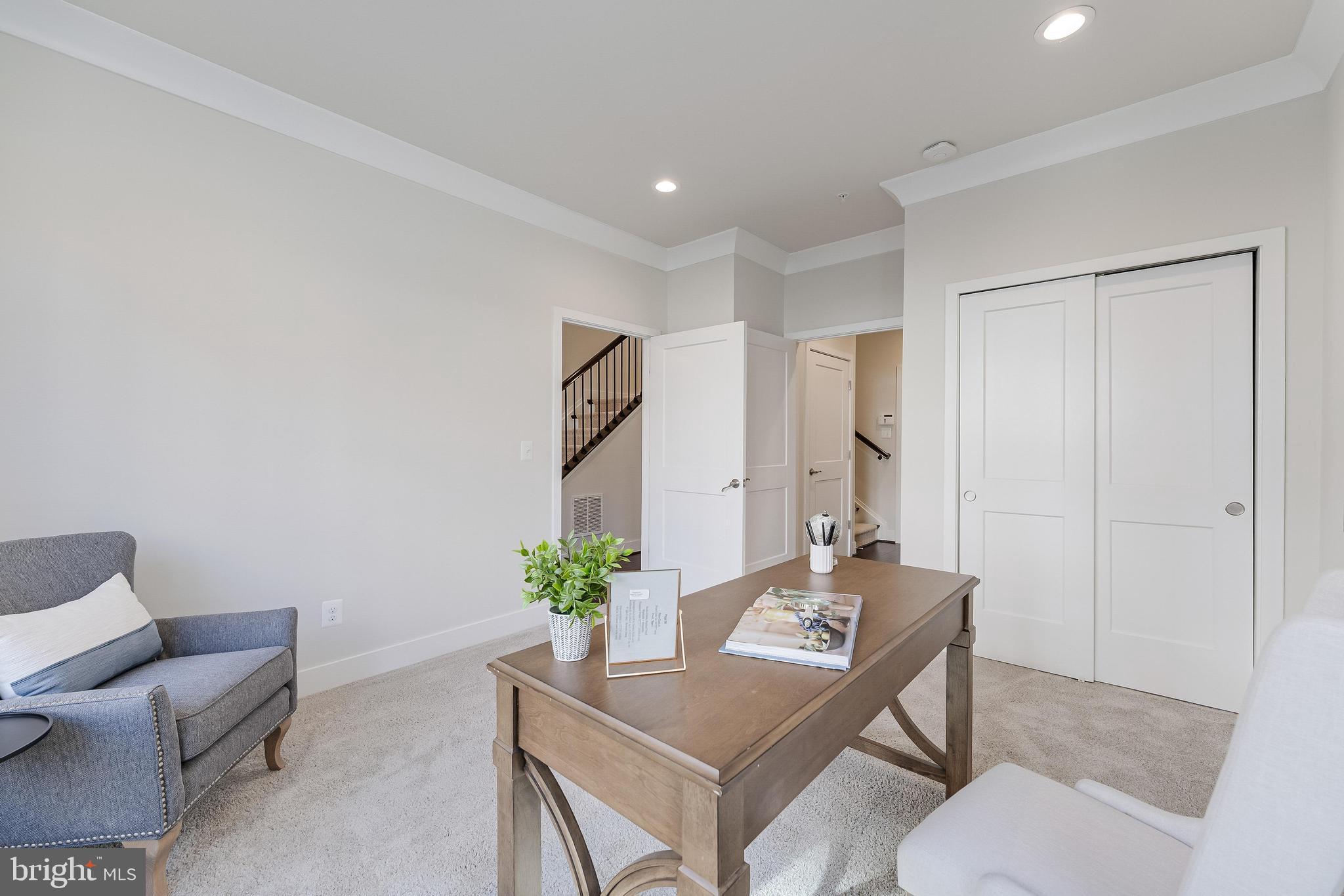 SUNRISE SQUARE - Residential