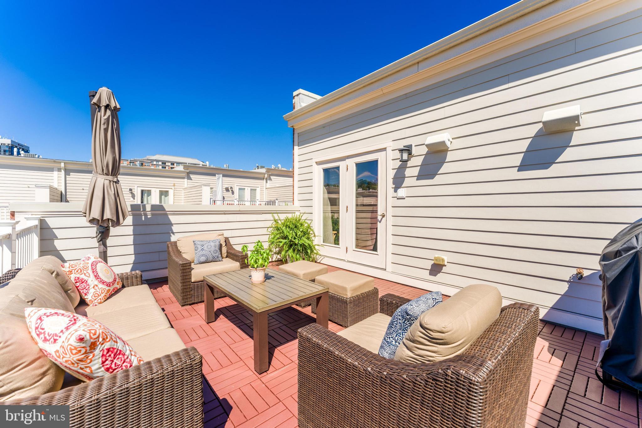 SUNRISE SQUARE - Residential