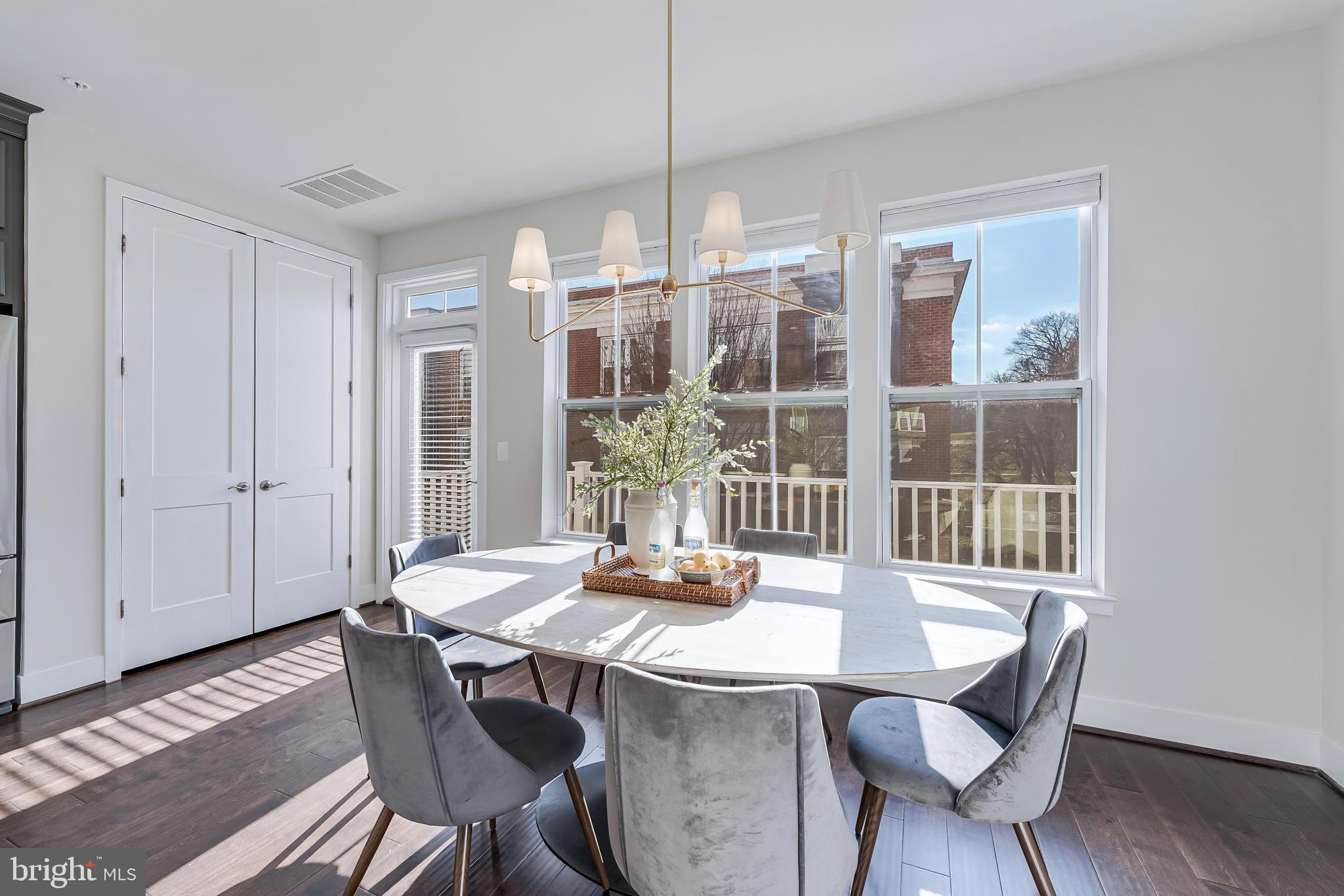 SUNRISE SQUARE - Residential