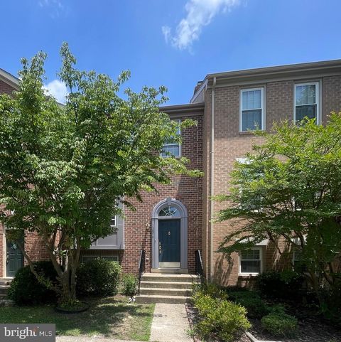 Townhouse For Rent - 13874 Coleman Court<br/> CENTREVILLE, VA 20120