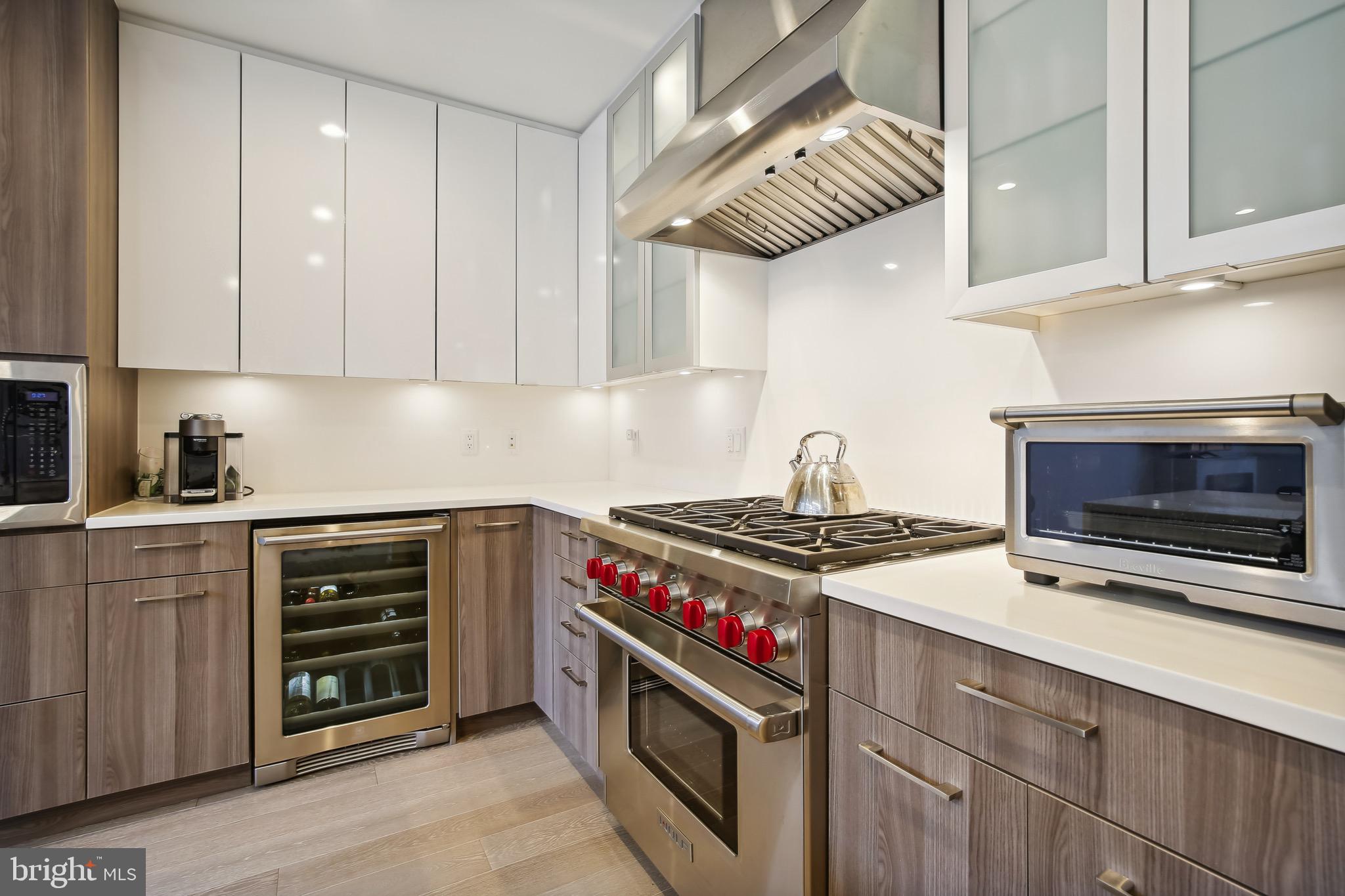 THE SELECT AT GASLIGHT SQUARE - Residential