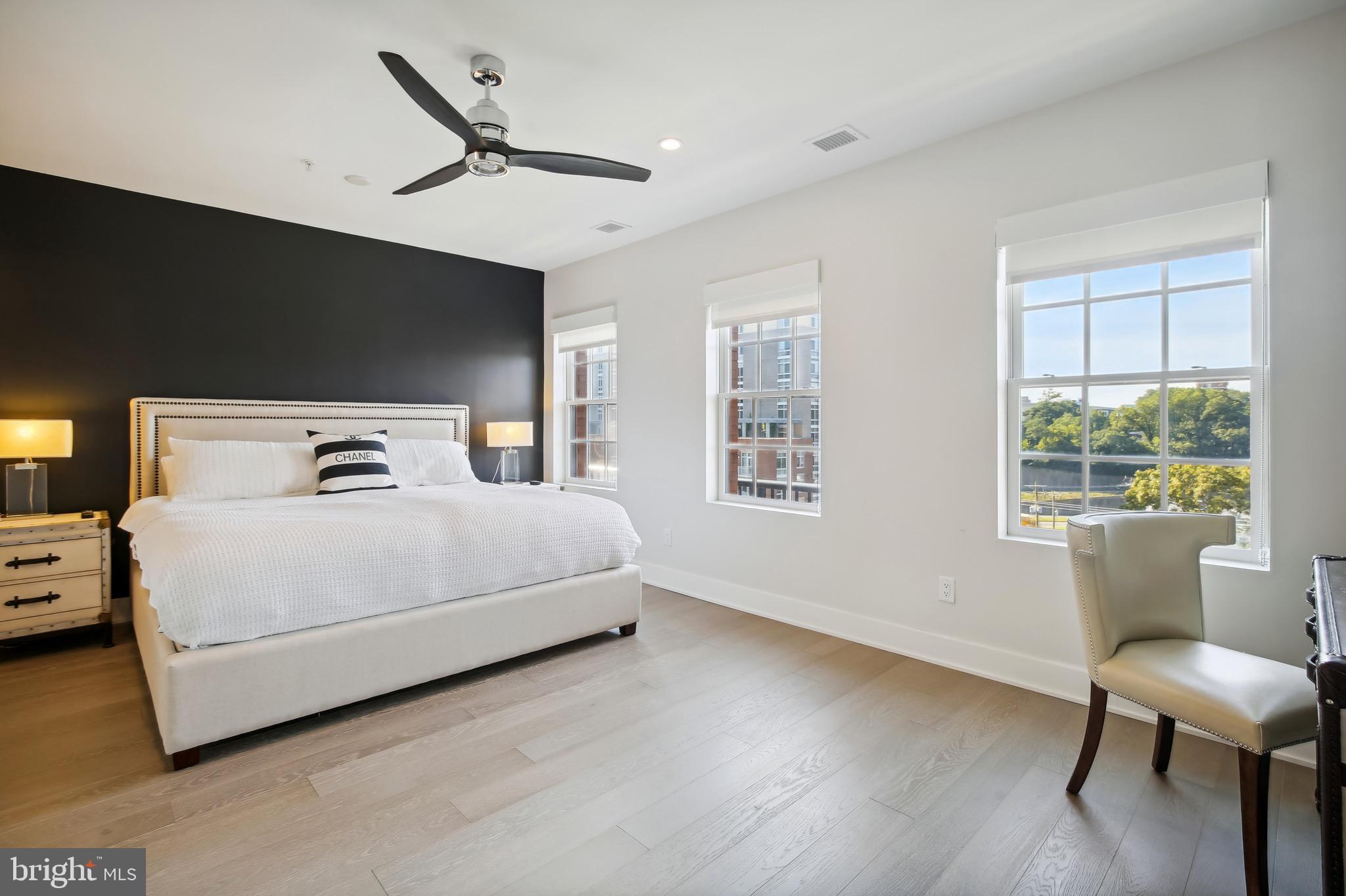 THE SELECT AT GASLIGHT SQUARE - Residential