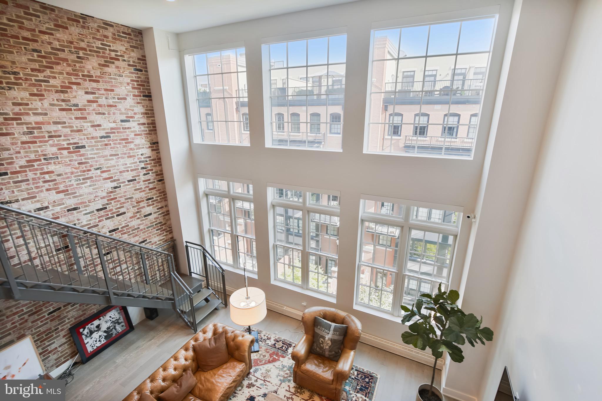 THE SELECT AT GASLIGHT SQUARE - Residential