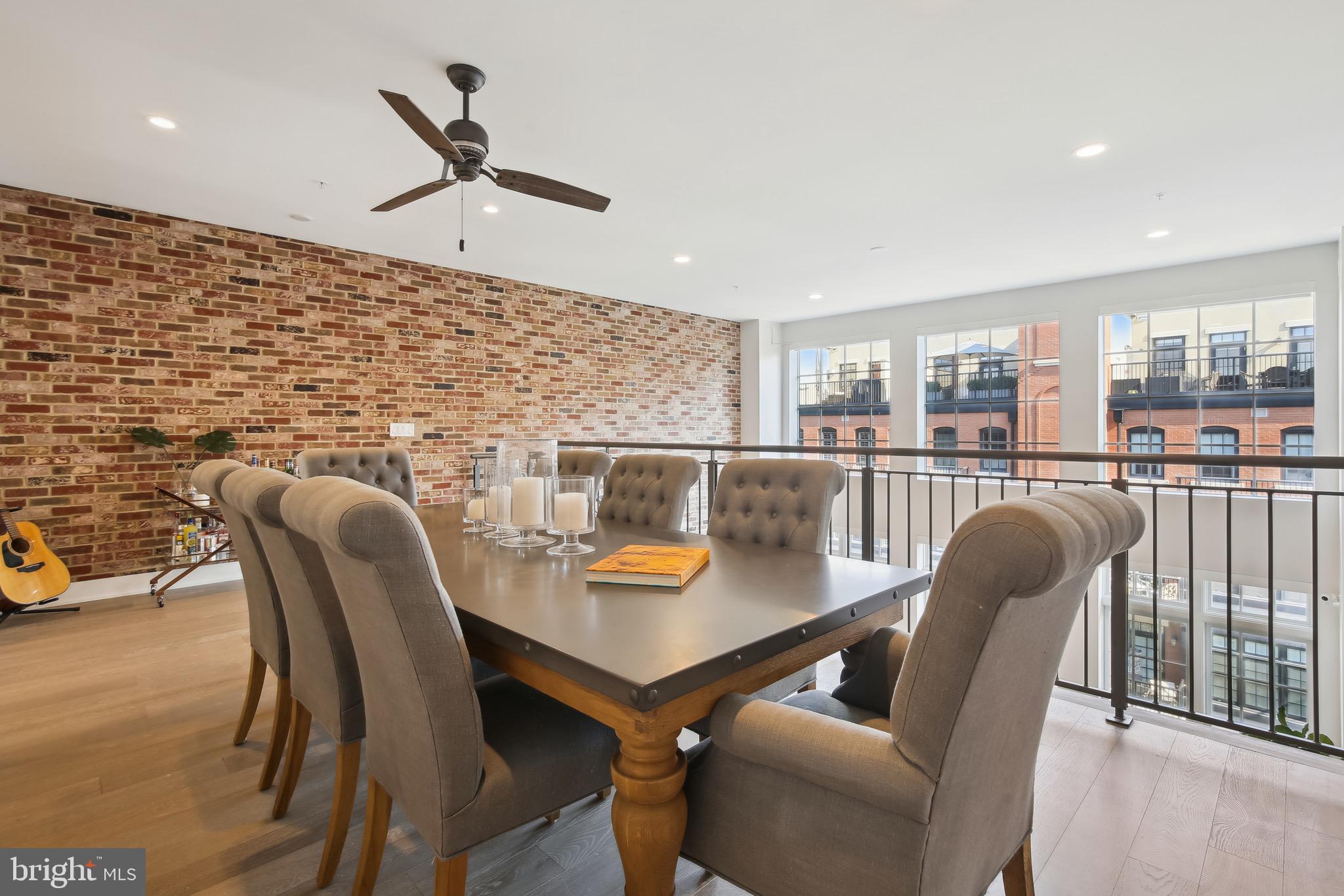 THE SELECT AT GASLIGHT SQUARE - Residential