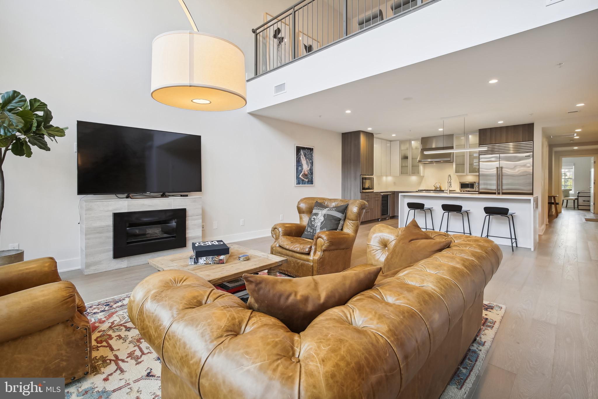 THE SELECT AT GASLIGHT SQUARE - Residential