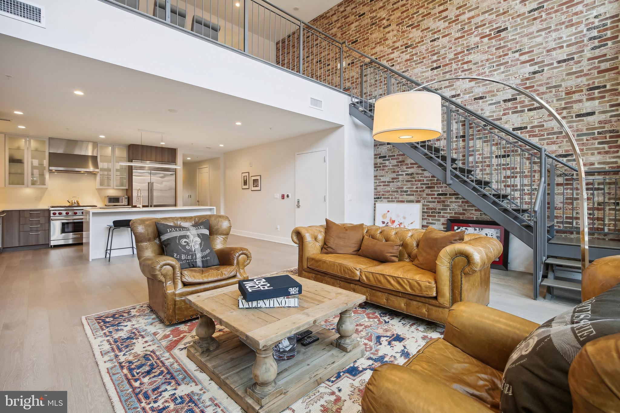 THE SELECT AT GASLIGHT SQUARE - Residential