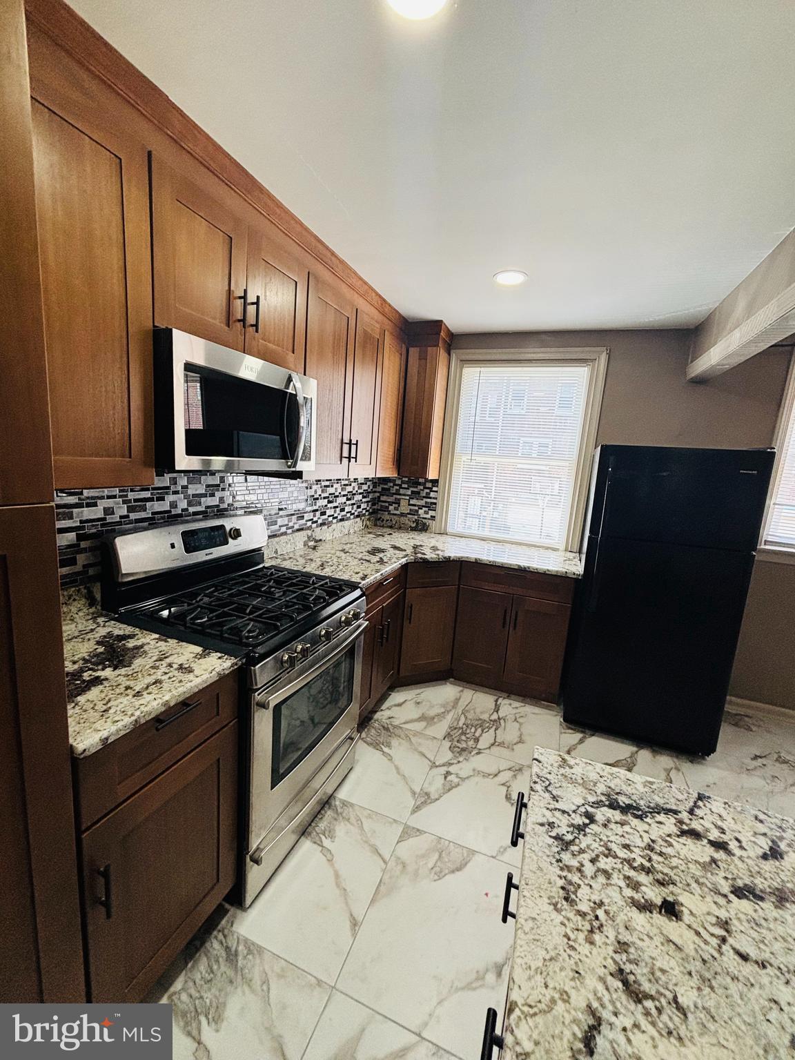 LAWNCREST - Residential Lease