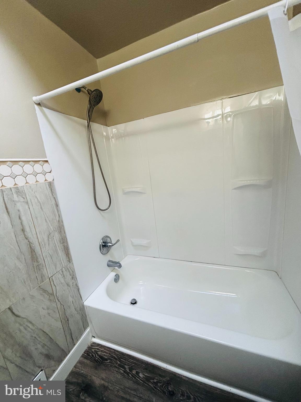 LAWNCREST - Residential Lease