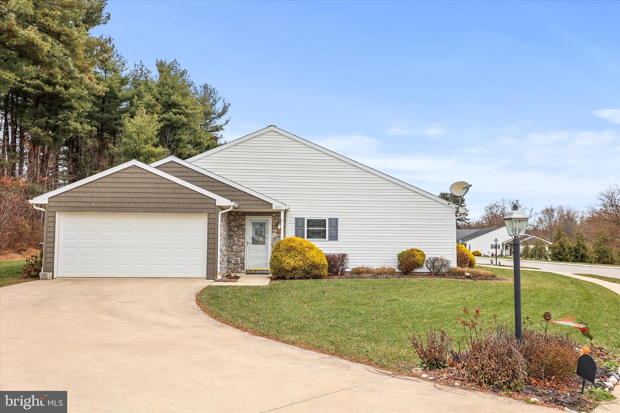 LAUREL MANOR - Residential