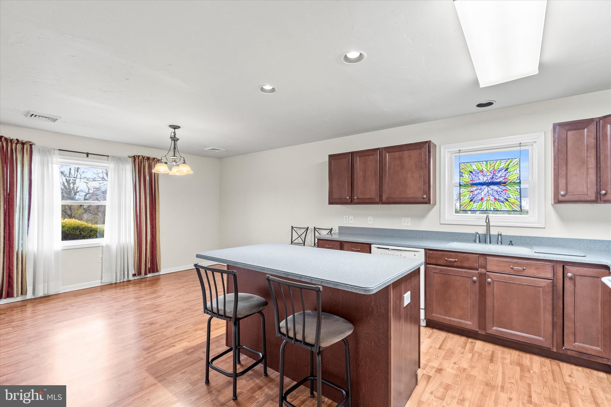 LAUREL MANOR - Residential