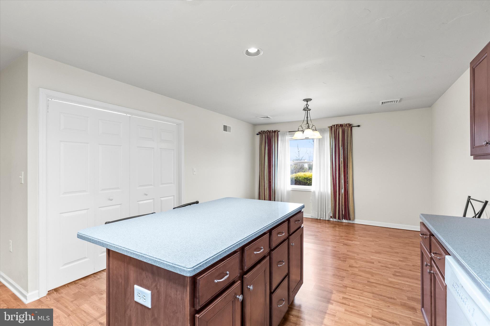 LAUREL MANOR - Residential