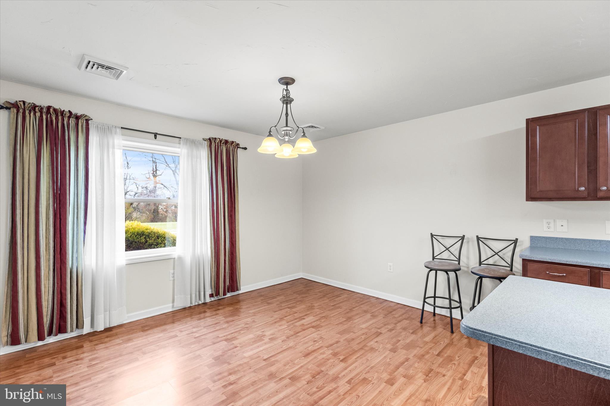 LAUREL MANOR - Residential